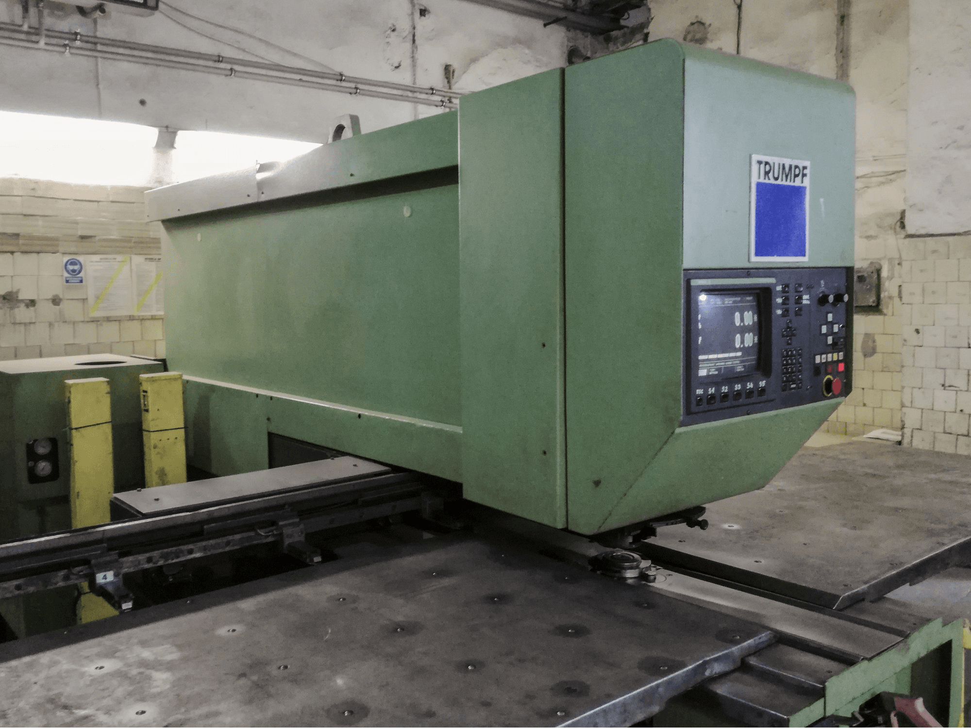 1 Trumpf-maskinen sedd från vänsterTrumatic 235