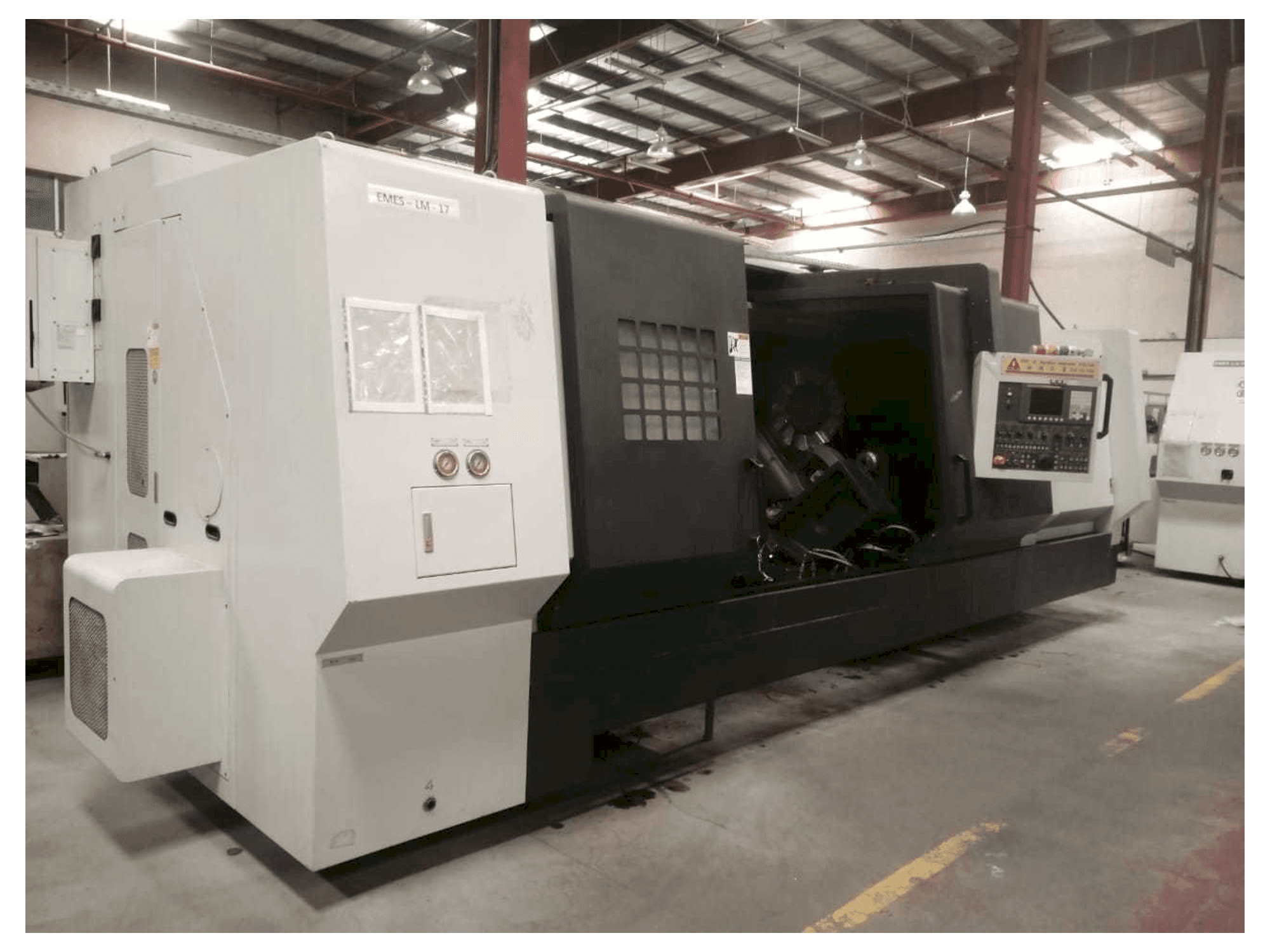 YOU JI YH 50/300-maskinen sedd från vänster sida