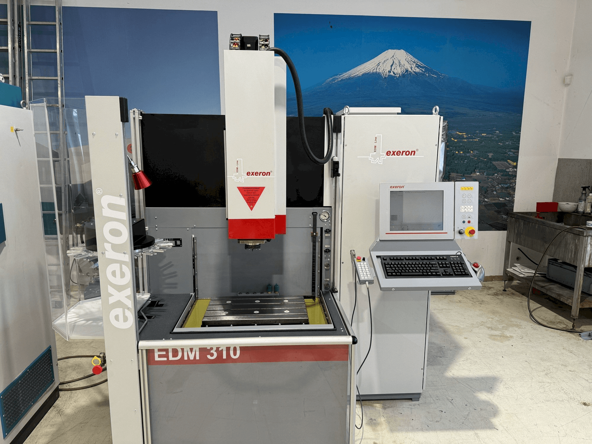Exeron EDM 310 MF 20-maskinen framifrån