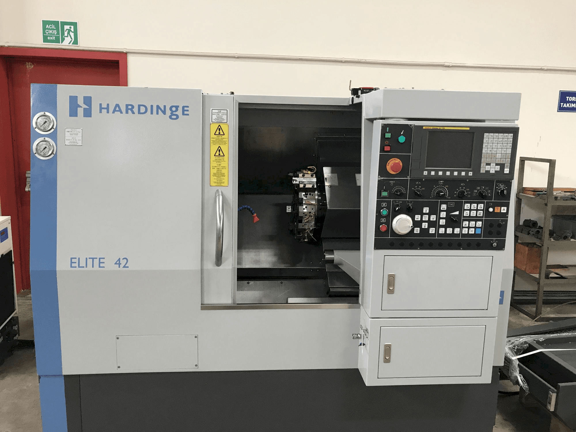 HARDINGE Elite 42-maskinen framifrån