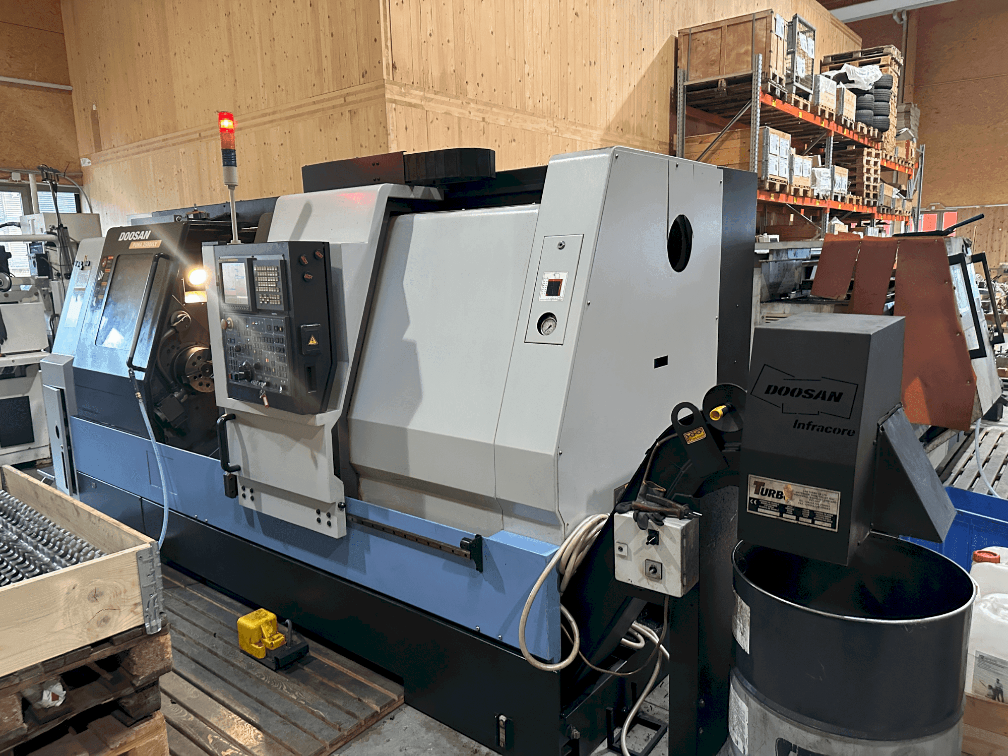 DOOSAN Puma 2500XLY-maskinen framifrån