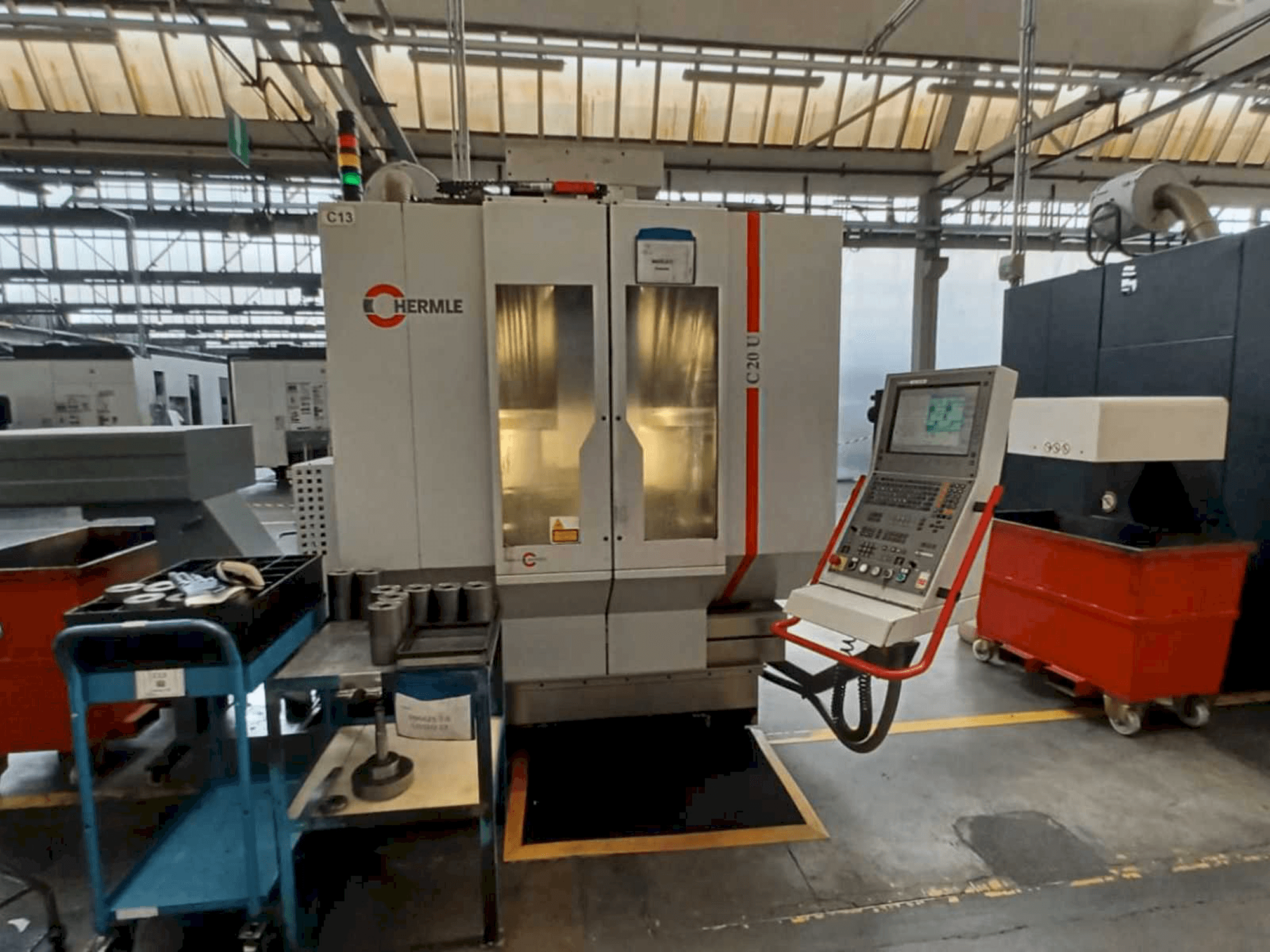 HERMLE C20U-maskinen framifrån