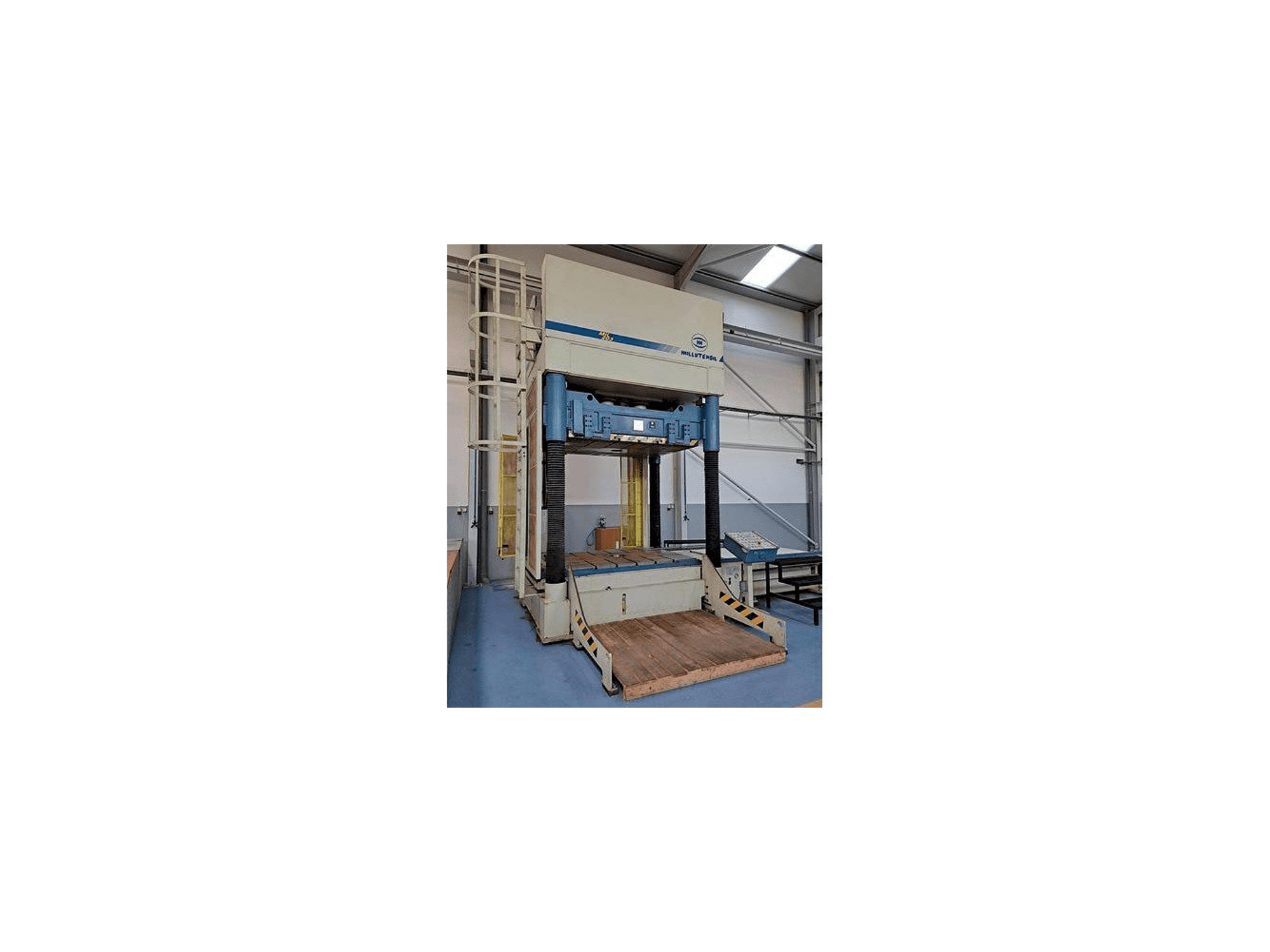 MILLUTENSIL Mil 203-maskinen sedd från vänster sida