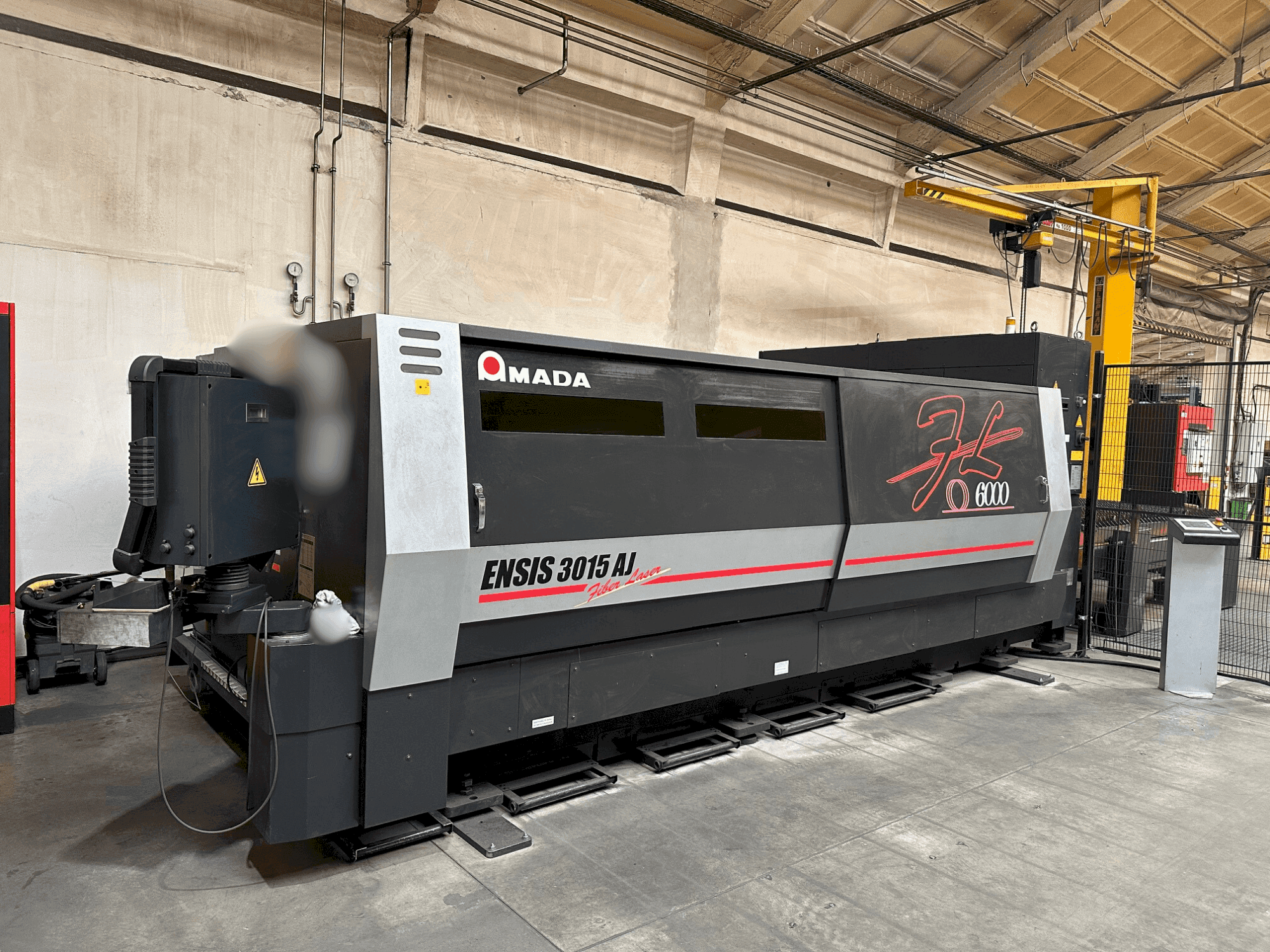AMADA ENSIS-3015 AJ-maskinen framifrån