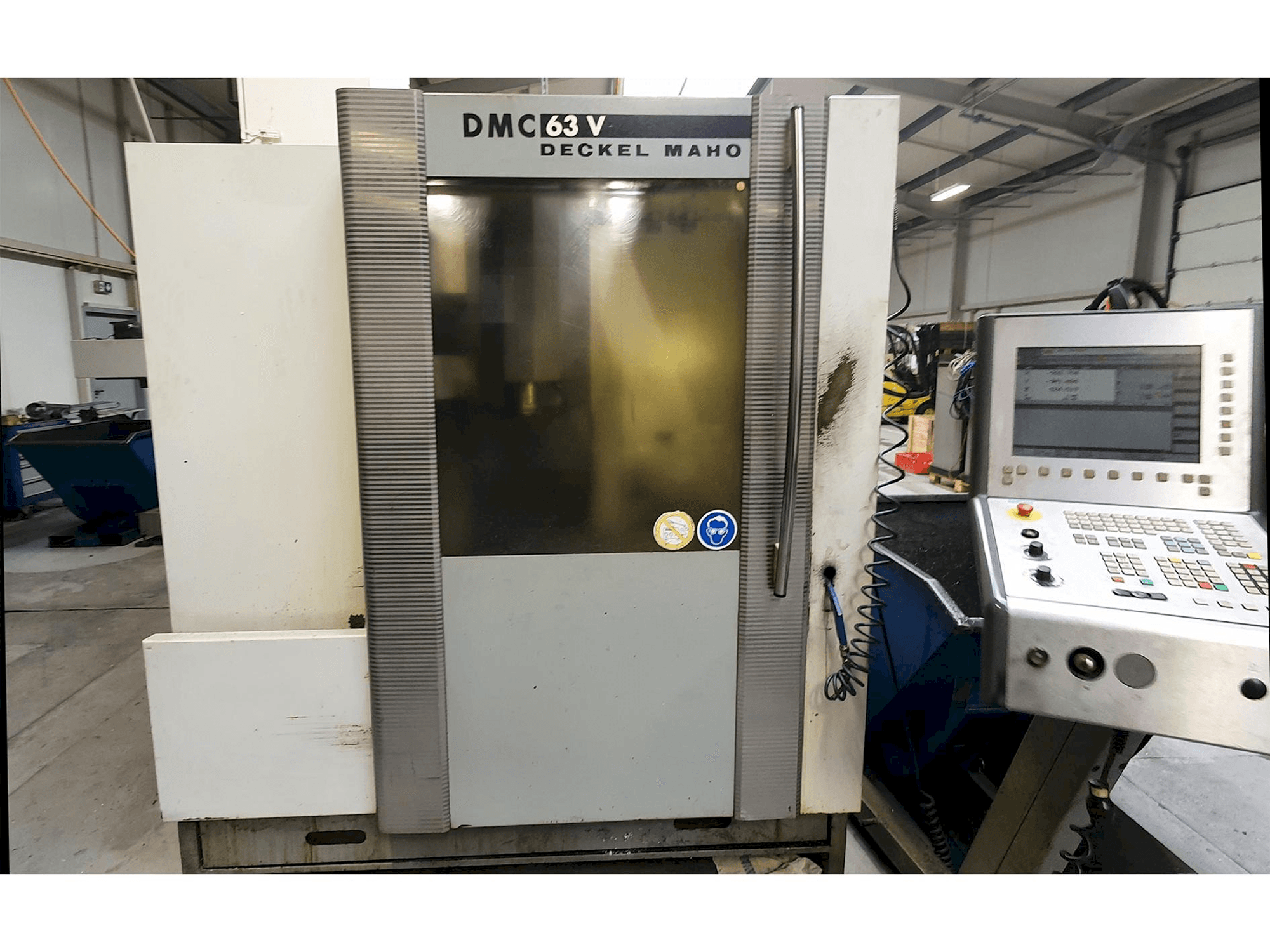 DECKEL MAHO DMC 63V-maskinen framifrån