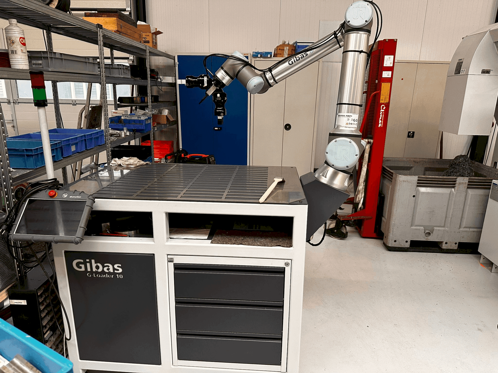 Universal Robots UR10e-Serie-maskinen framifrån