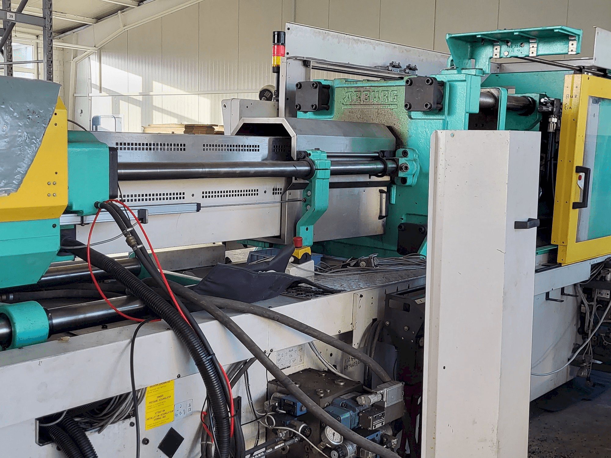 Arburg Allrounder Centex 570C2200-1300-maskinen sedd från vänster