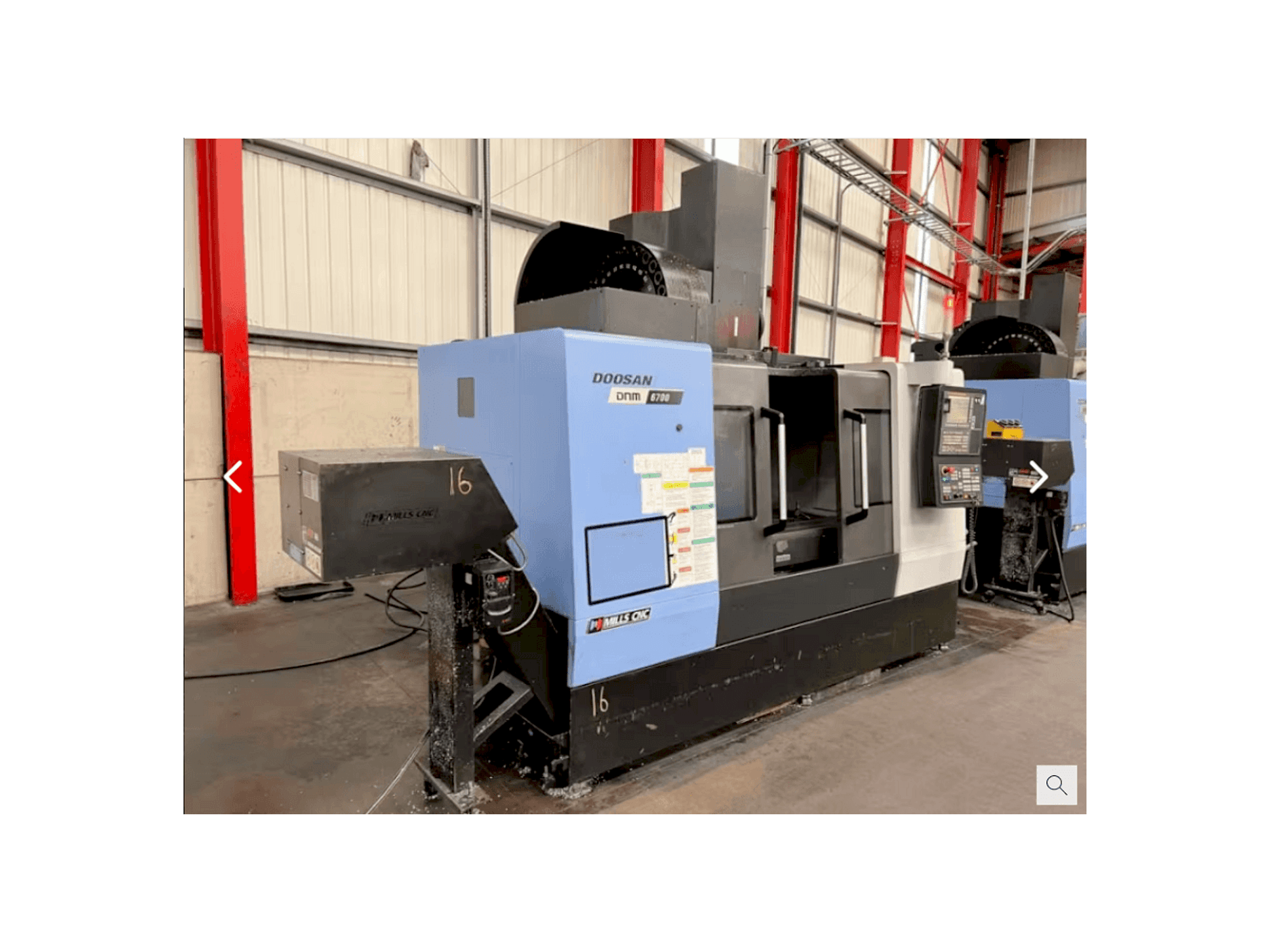 Doosan DNM 6700-maskinen framifrån