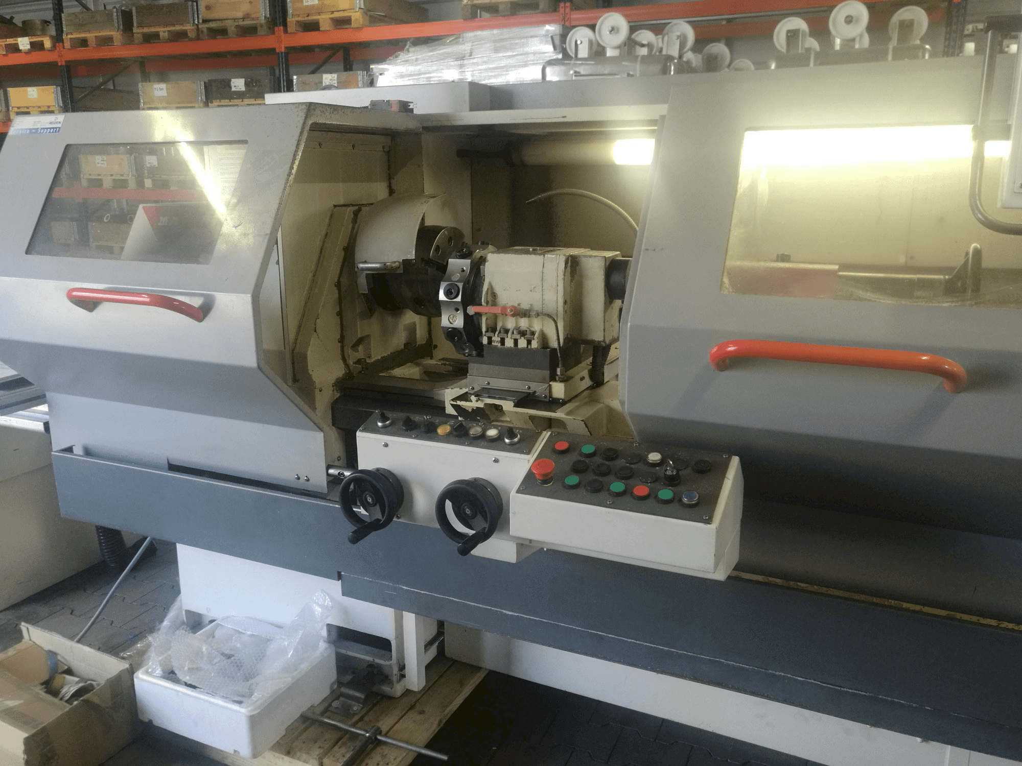 KOVOSVIT MAS-maskinen framifrånMT 54 CNC