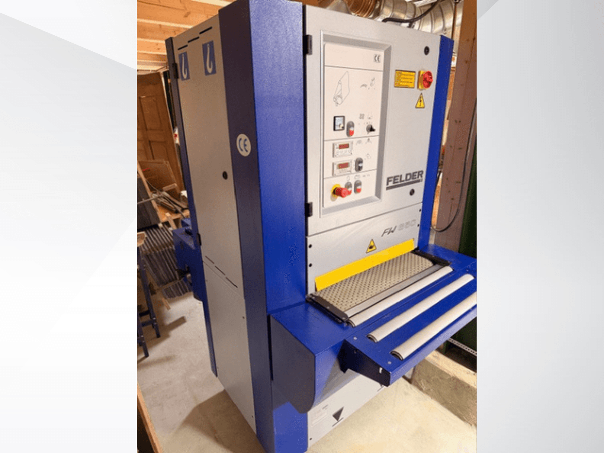 Felder FH 930 hyvel, framifrån, med kontrollpanel, säkerhetsfunktioner och inmatnings-/utmatningsvalsar synliga.