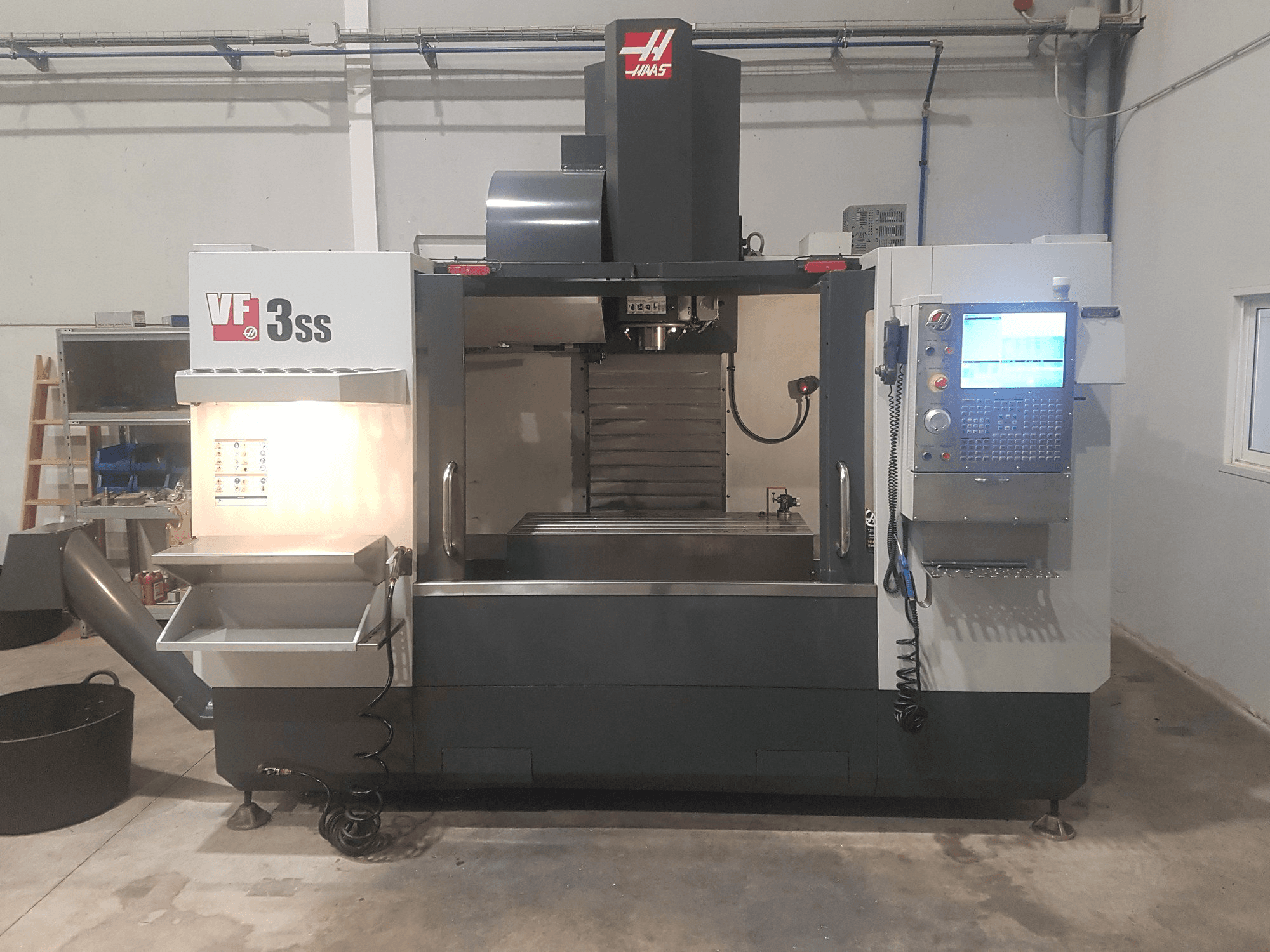 HAAS VF- 3SS-maskinen framifrån