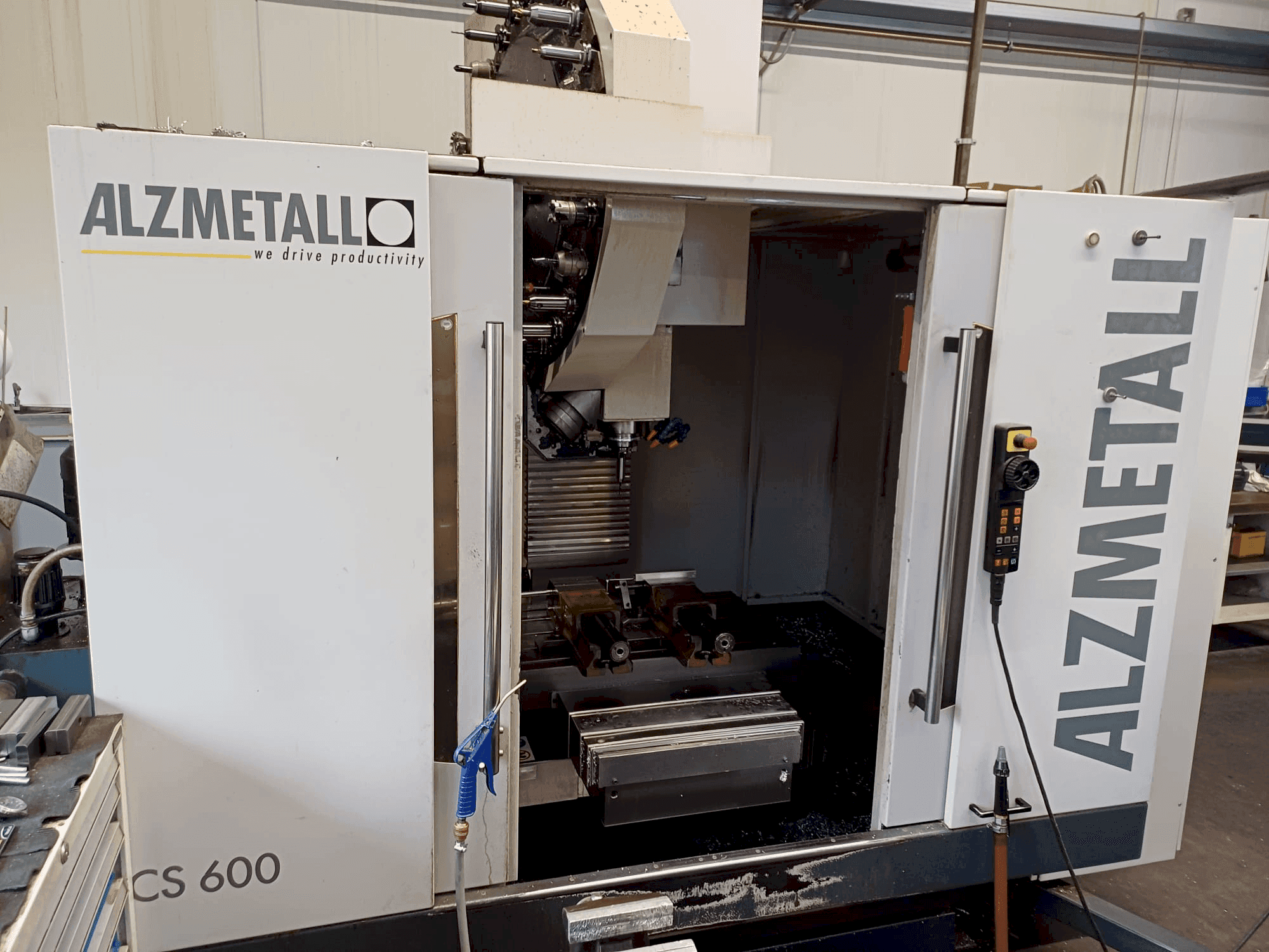 Alzmetall CS 600/3-maskinen framifrån