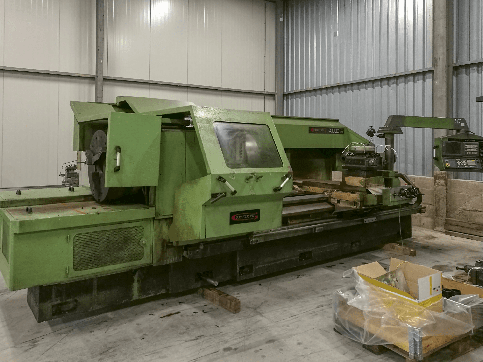 Gurutzpe-maskinen framifrånA-1000 CNC