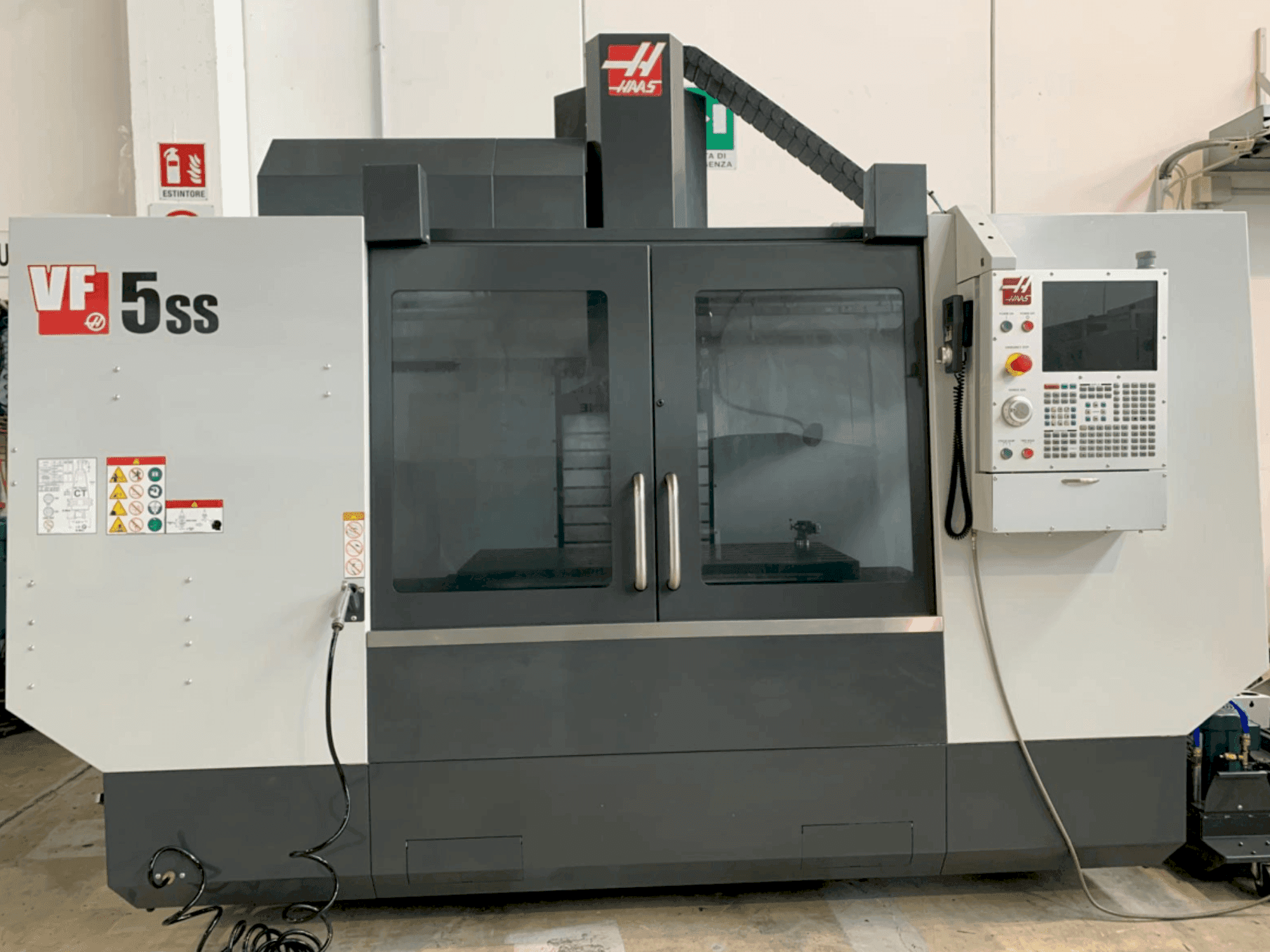 HAAS VF5SS-maskinen framifrån
