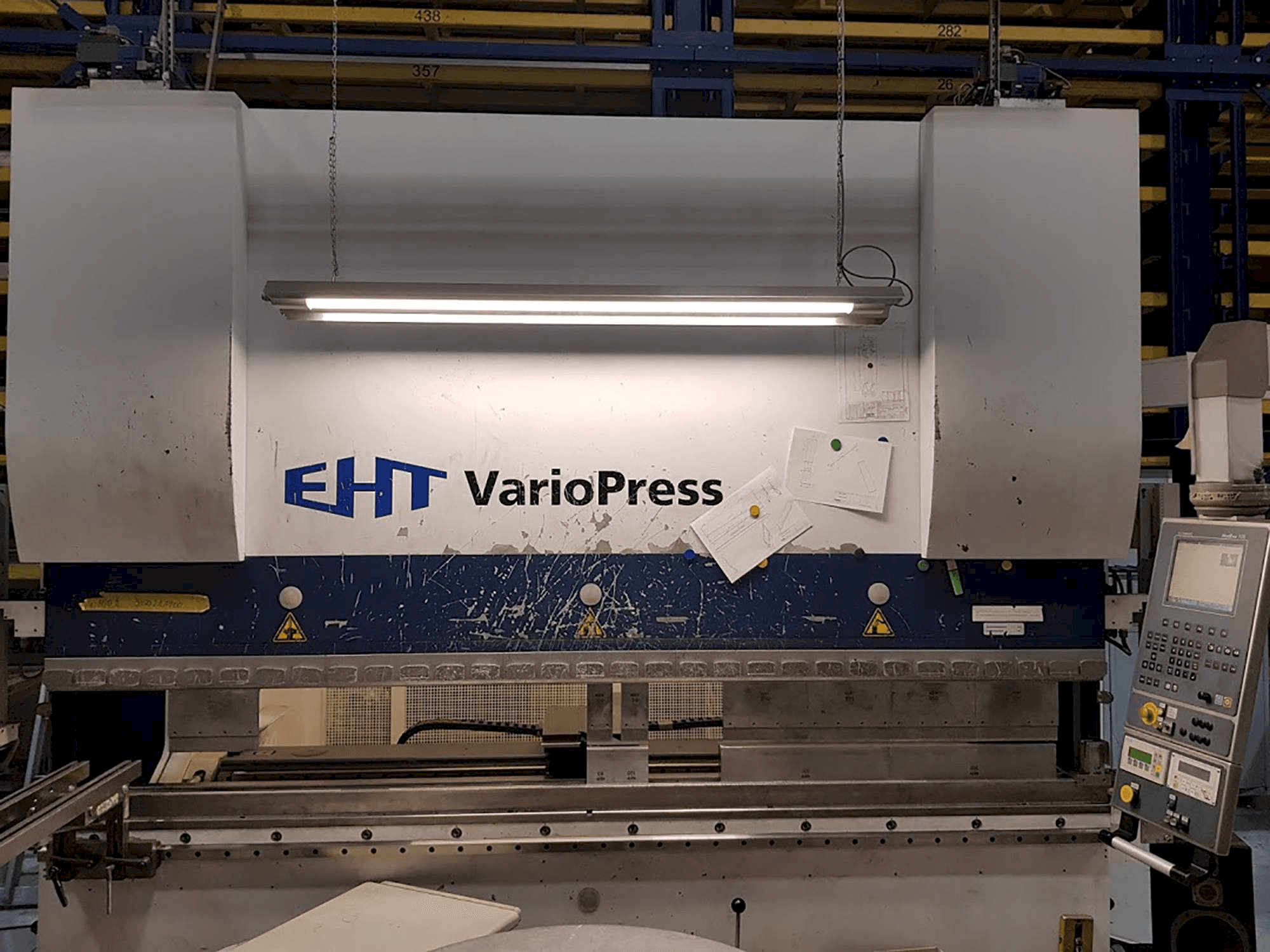 EHT VarioPress 170-30-maskinen framifrån