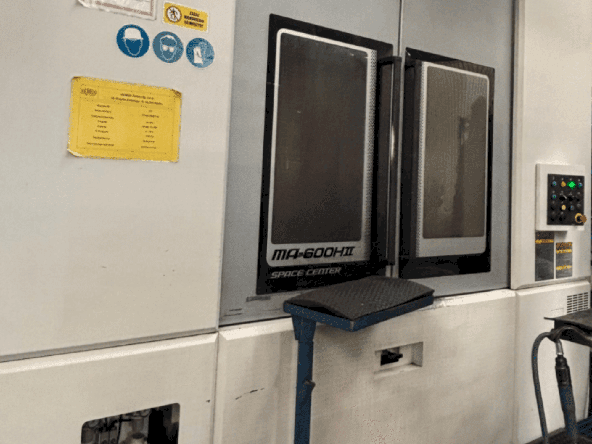 Okuma MA 600H II-maskinen framifrån