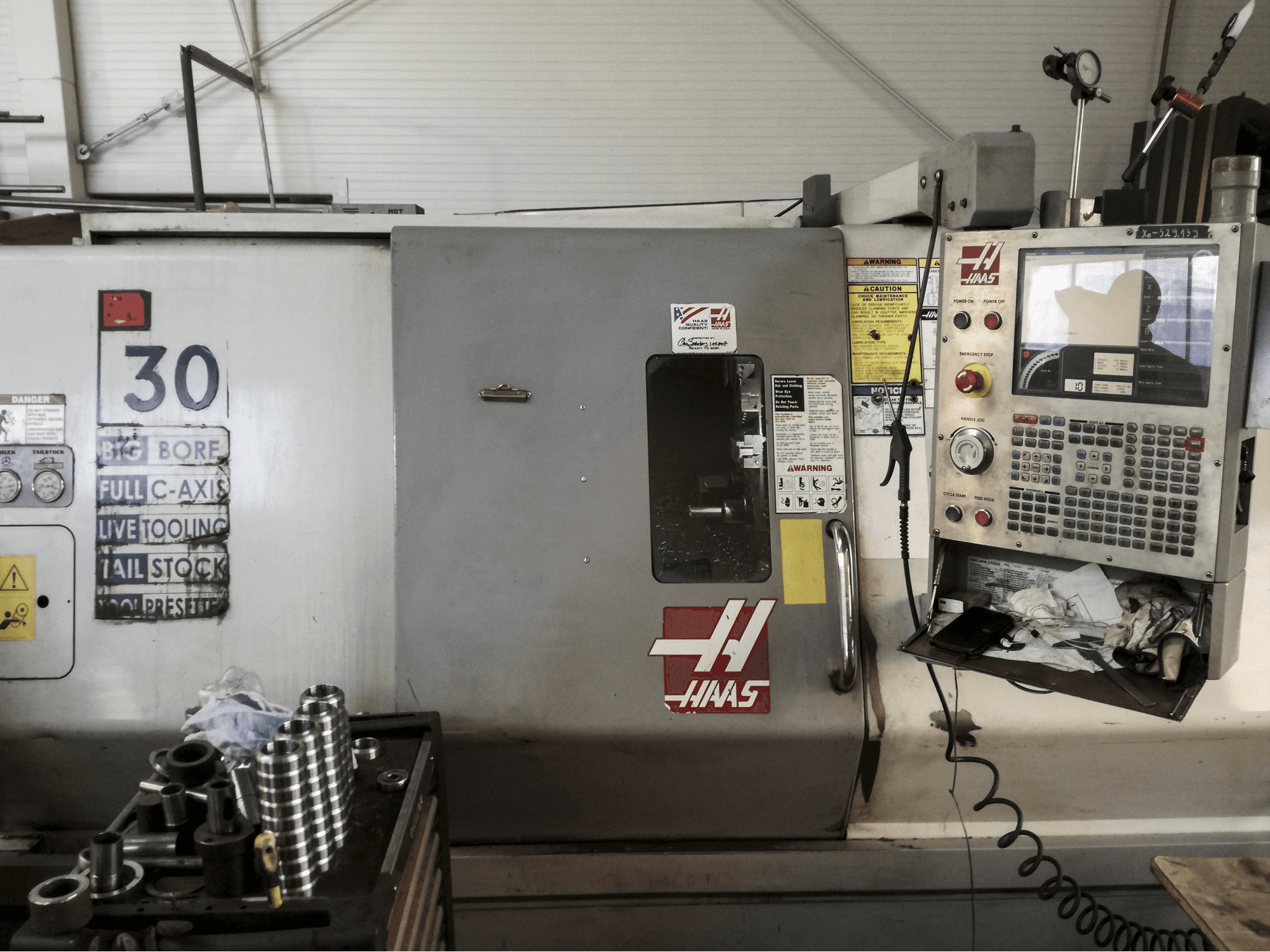 HAAS-maskinen framifrånSL-30TBHE