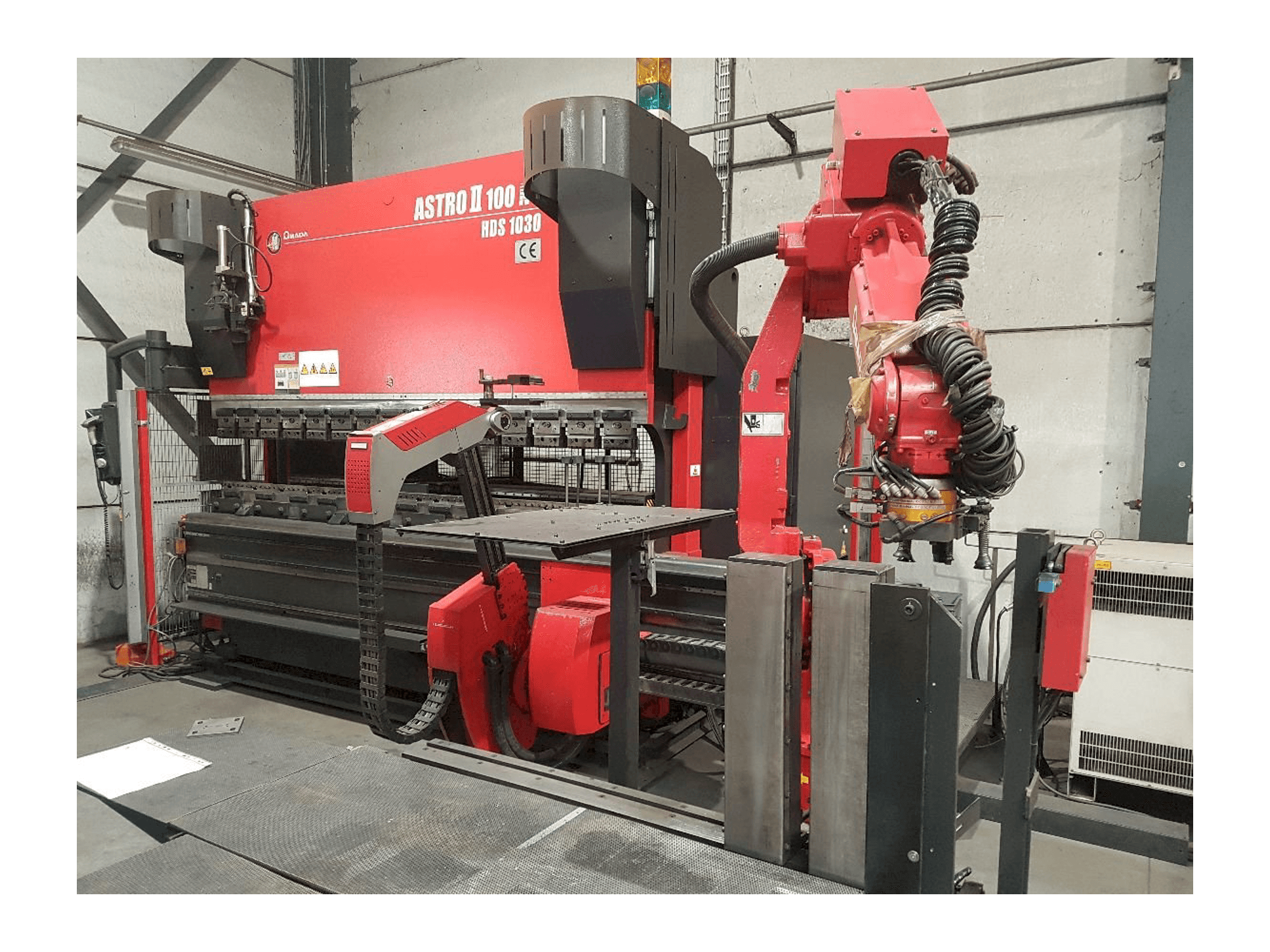 AMADA Astro II 100NT HDS 1030-maskinen framifrån