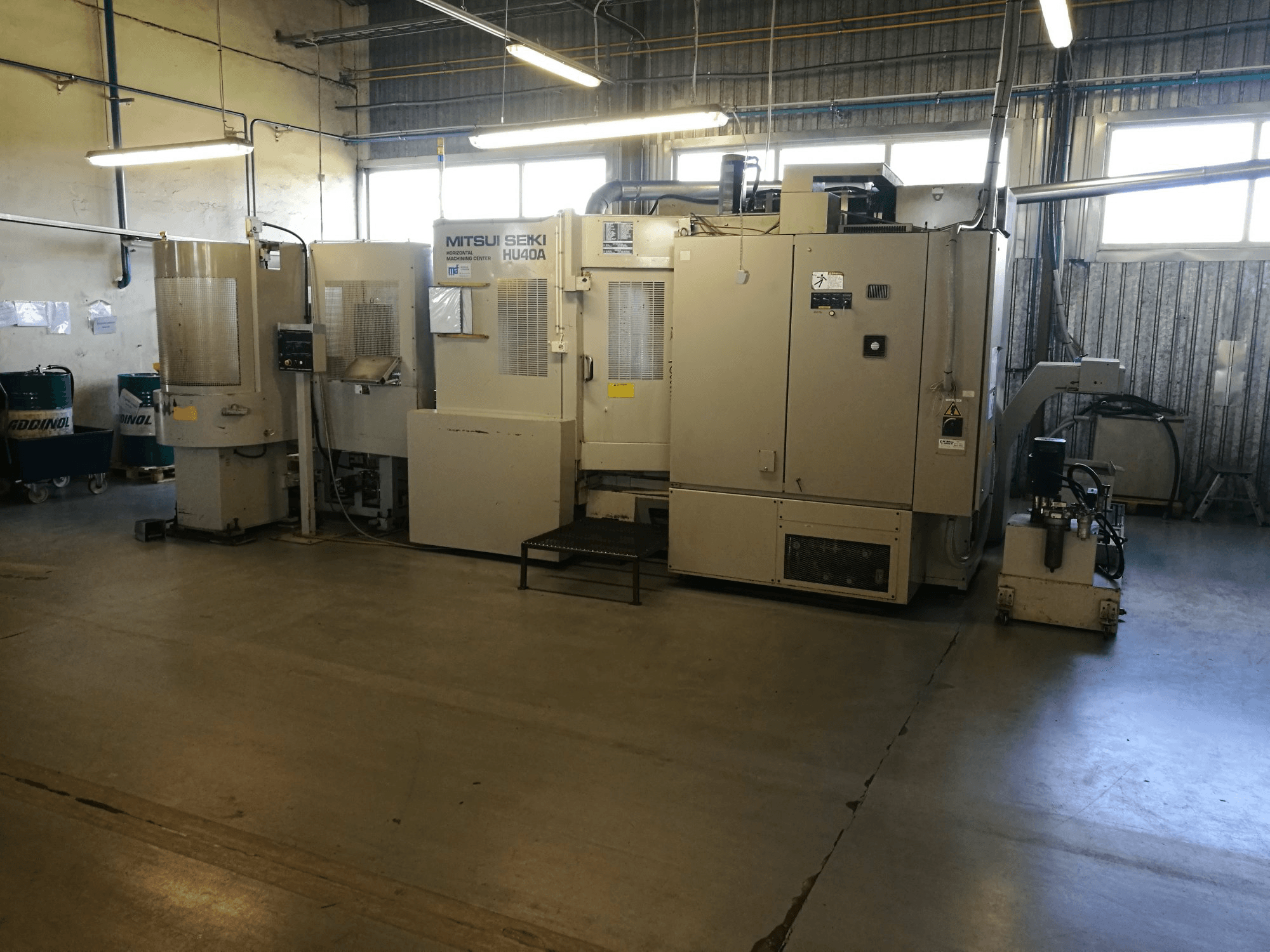 1 Mitsui Seiki-maskinen framifrånHU40A