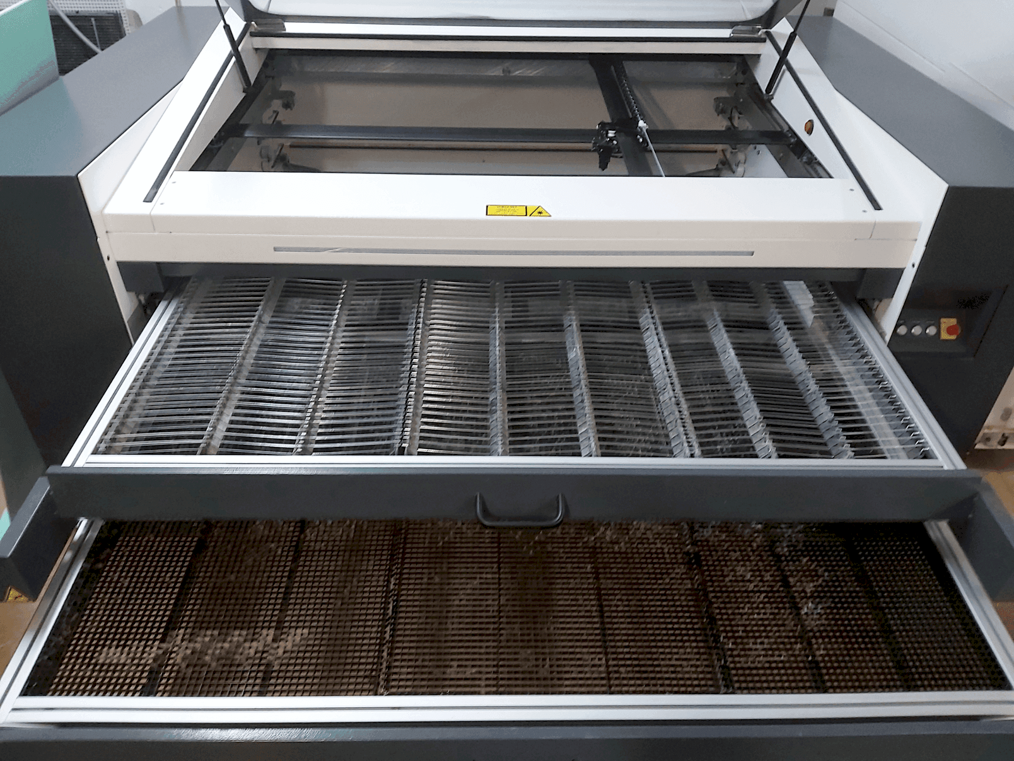 SEI SPA X-Type 1610-maskinen framifrån