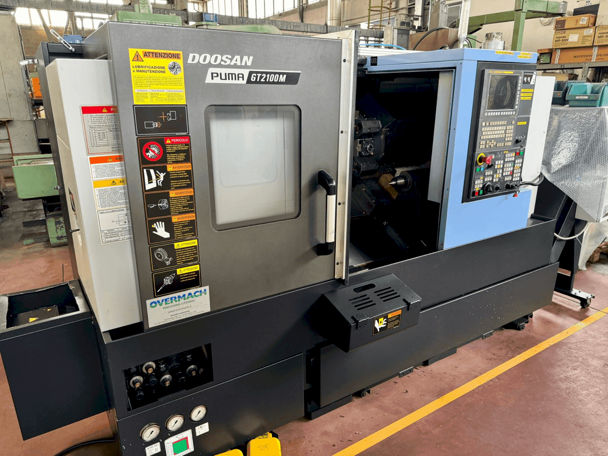 DOOSAN PUMA GT 2100M-maskinen framifrån