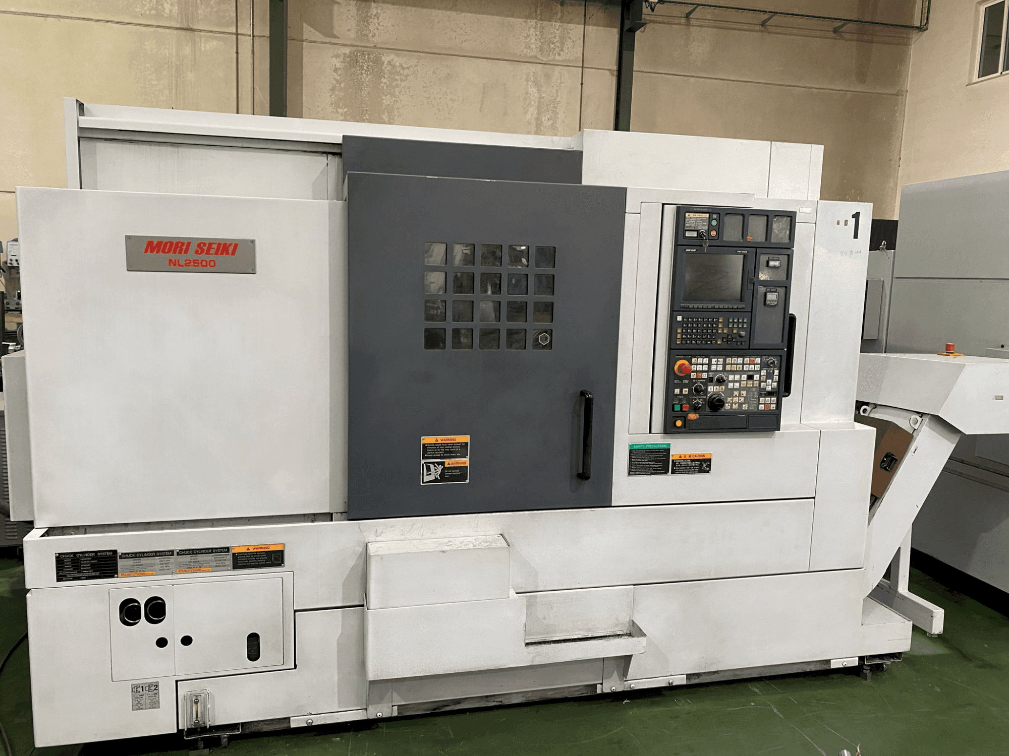 MORI SEIKI NL 2500 SY (2007)-maskinen framifrån