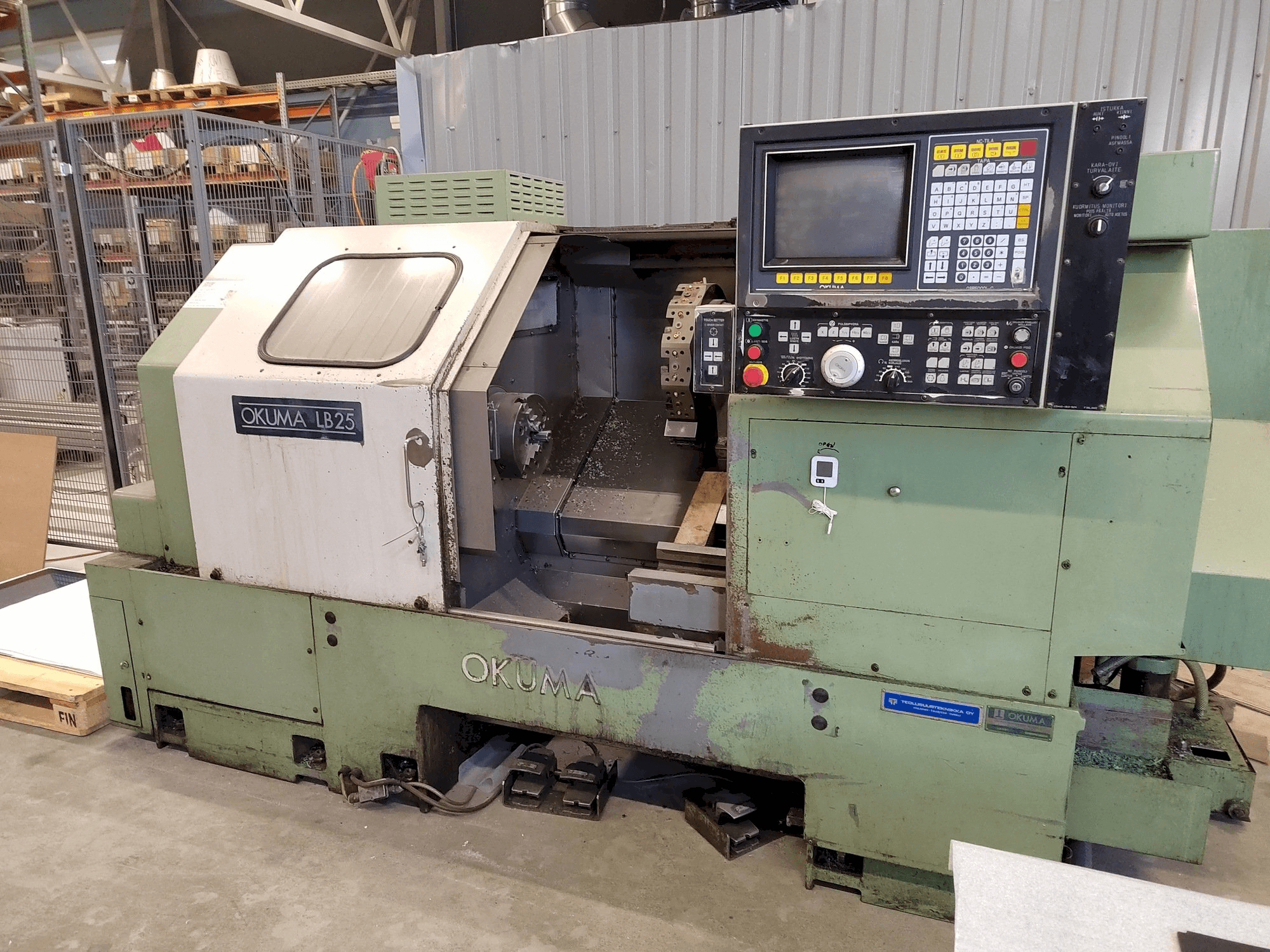 Okuma LB25-maskinen framifrån