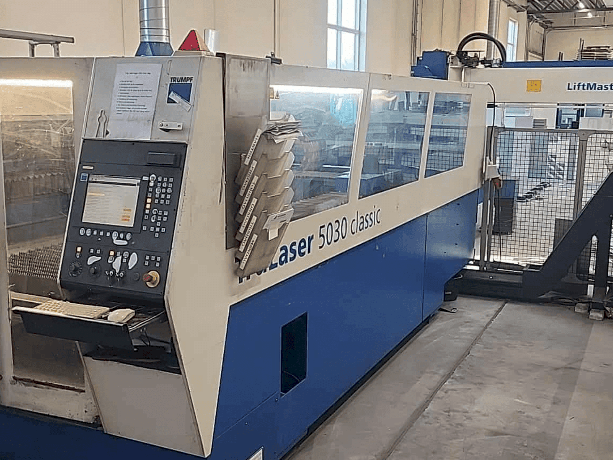 TRUMPF TruLaser 5030 classic-maskinen framifrån