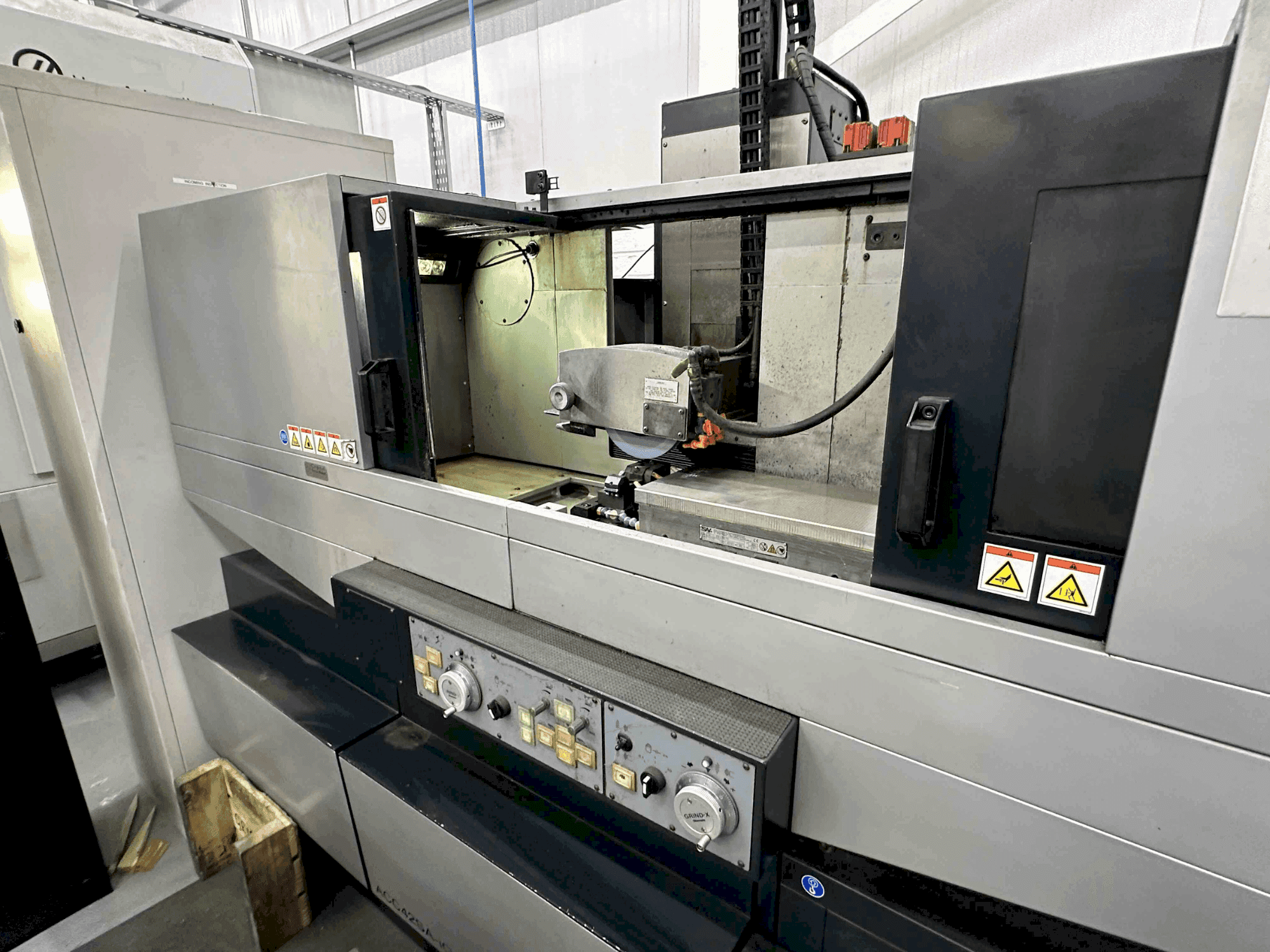 OKAMOTO Grind-X ACC 42SAiQ-maskinen framifrån