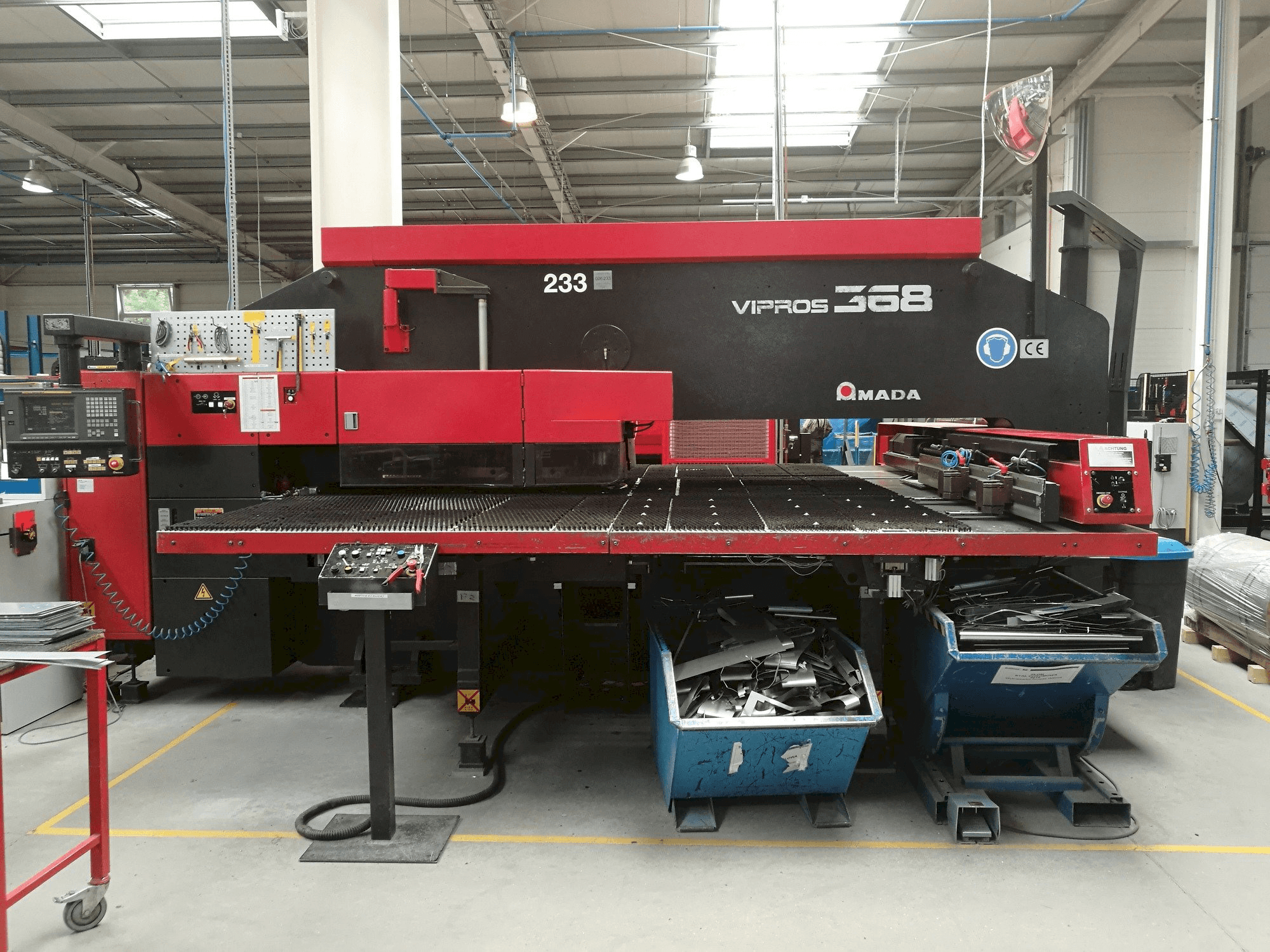 AMADA VIPROS 368 King-maskinen framifrån