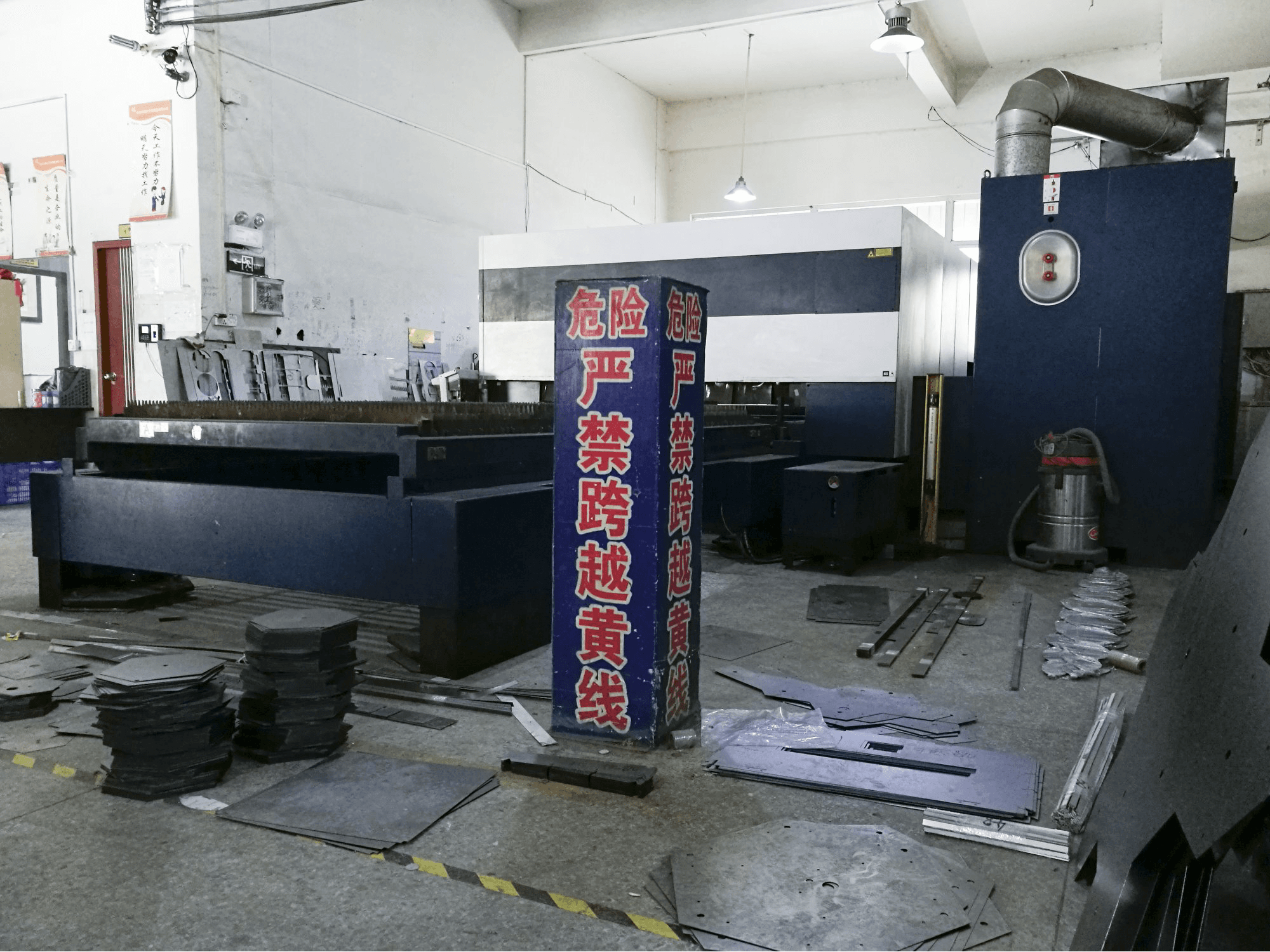 1 Trumpf-maskinen sedd från högerTruLaser 3030