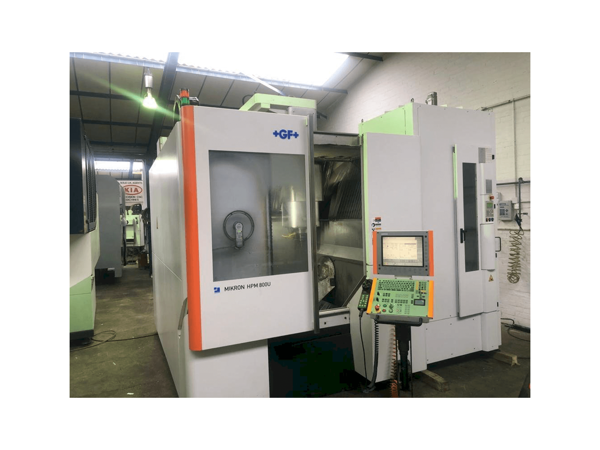 MIKRON HPM 800U-maskinen framifrån