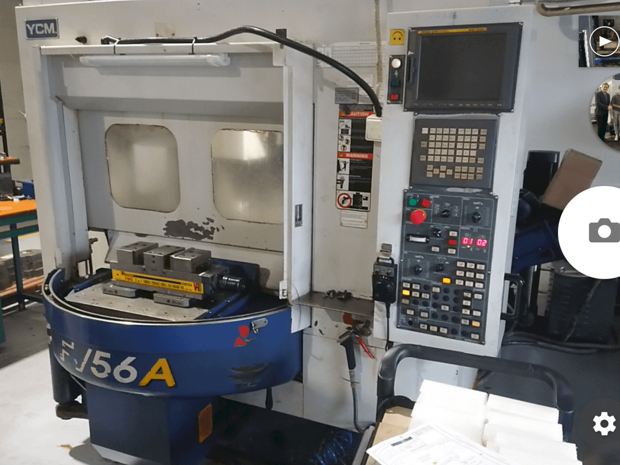 YCM FV56A-maskinen framifrån