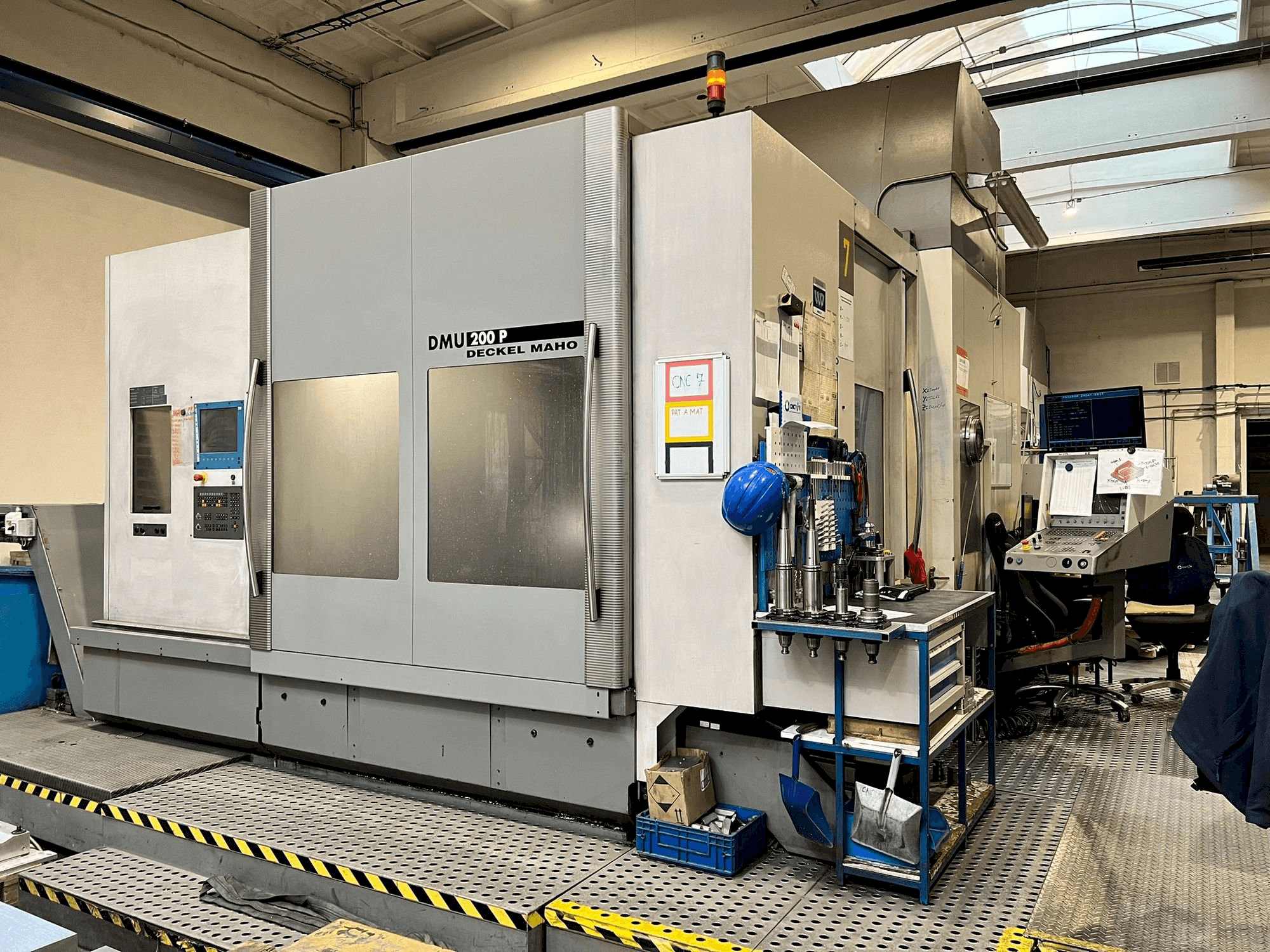 DECKEL MAHO DMU 200P-maskinen framifrån