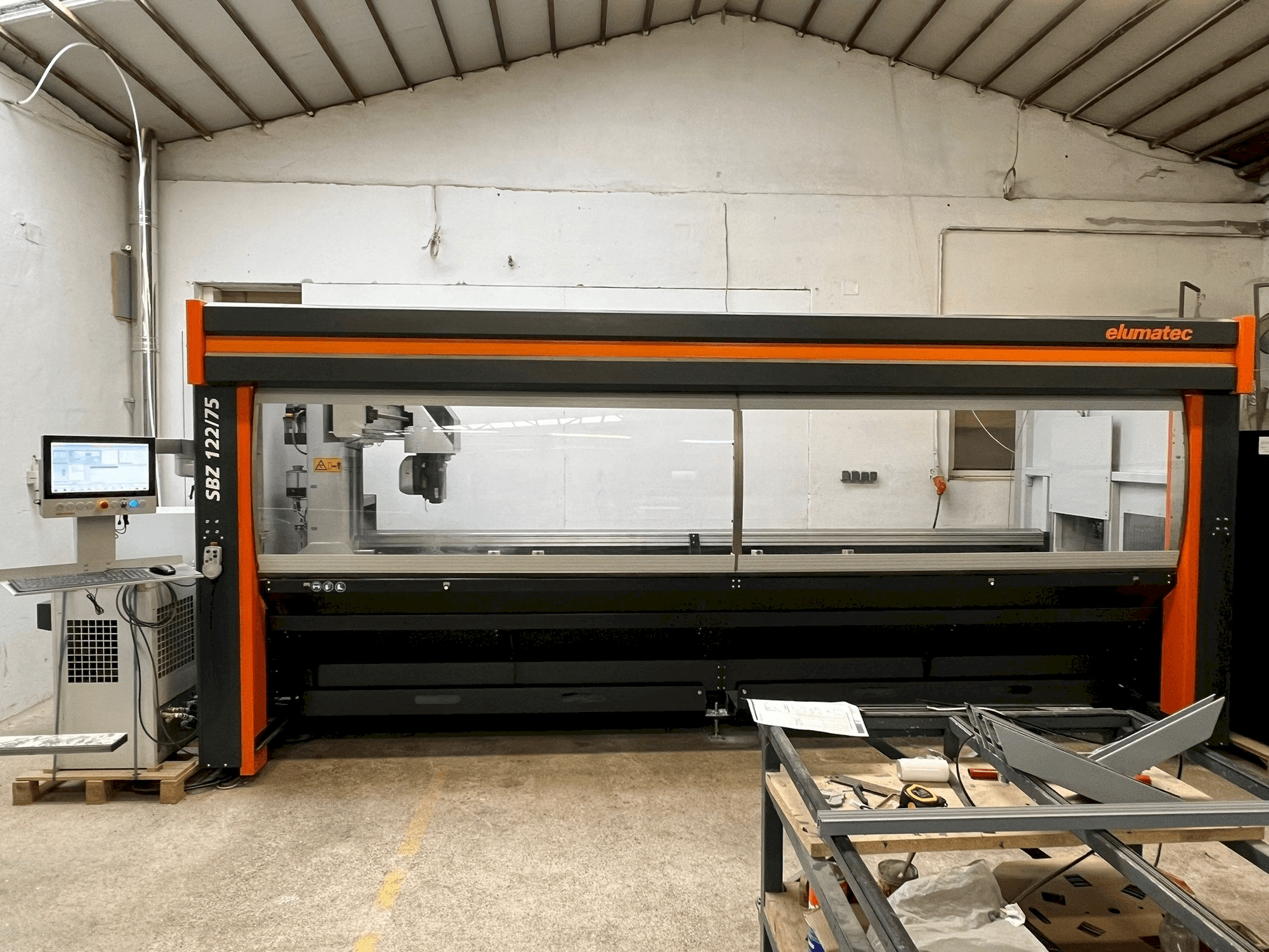 Elumatec SBZ 122/75-maskinen framifrån