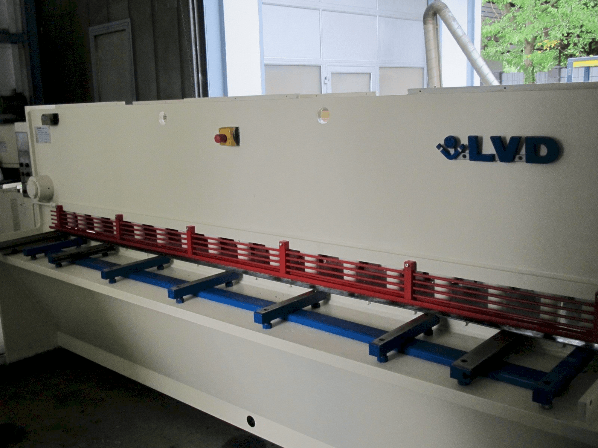 LVD HST 31/6-maskinen framifrån