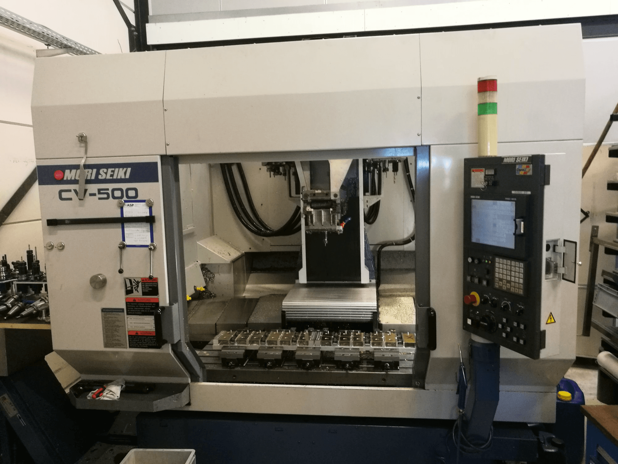 MORI SEIKI-maskinen framifrånCV-500B