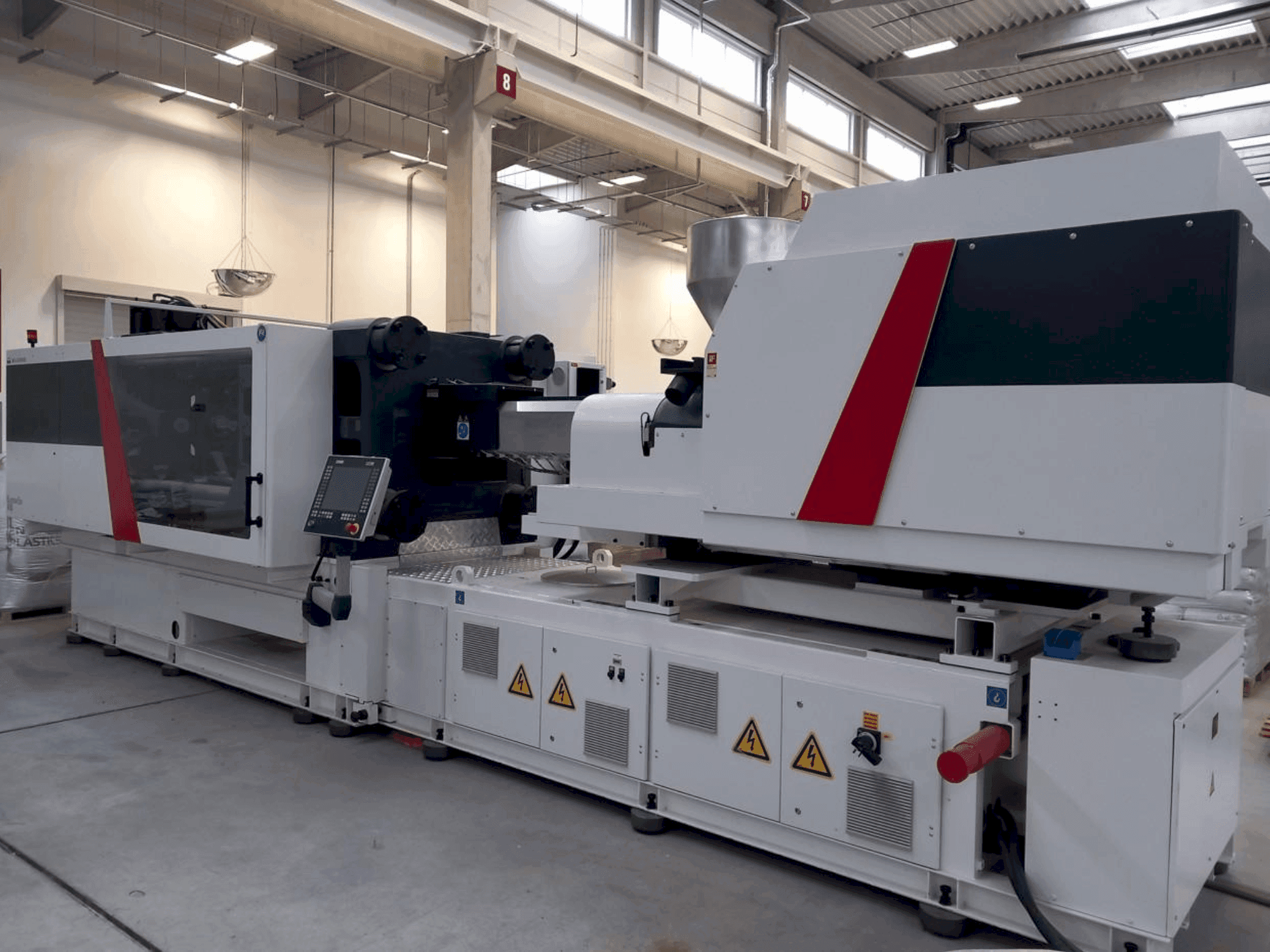 Milacron Elektron Evo 450-maskinen framifrån