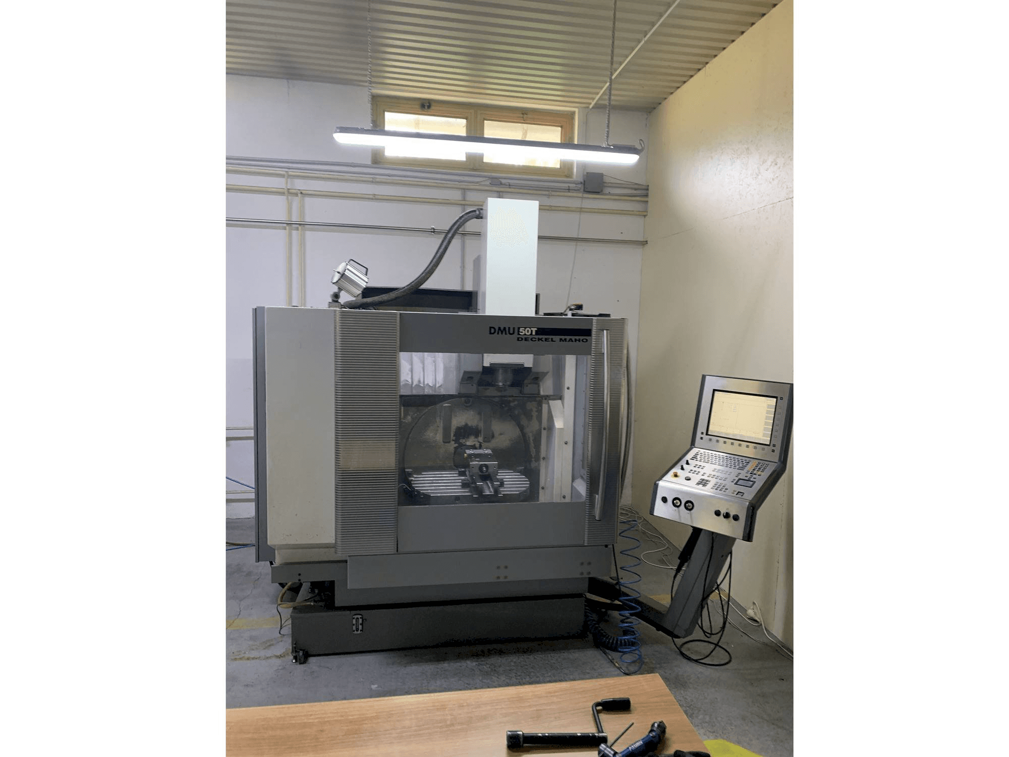 DECKEL MAHO DMU 50T-maskinen framifrån