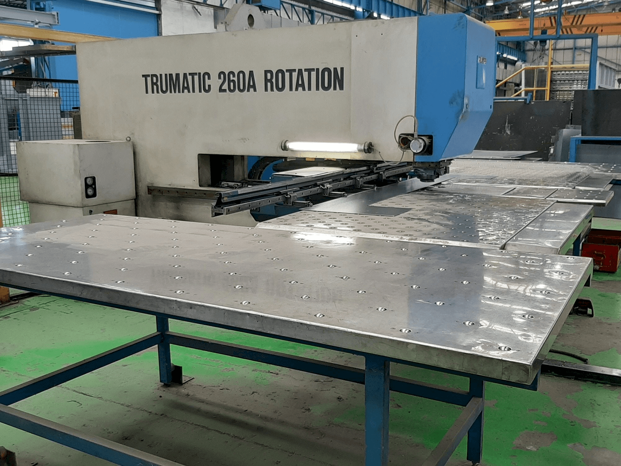 Trumpf Trumatic 260A Rotation-maskinen framifrån