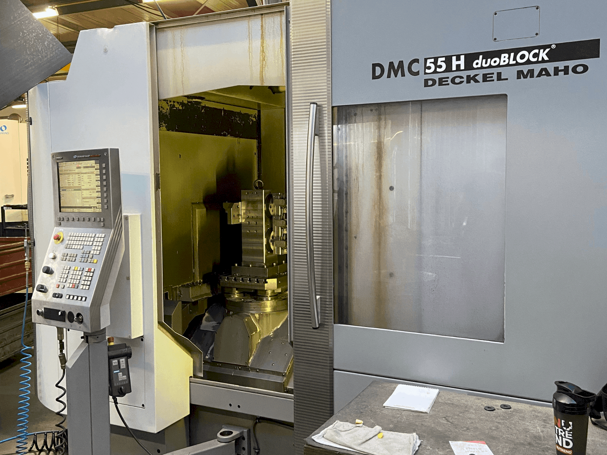 DECKEL MAHO DMC 55H duoBlock (2007)-maskinen framifrån