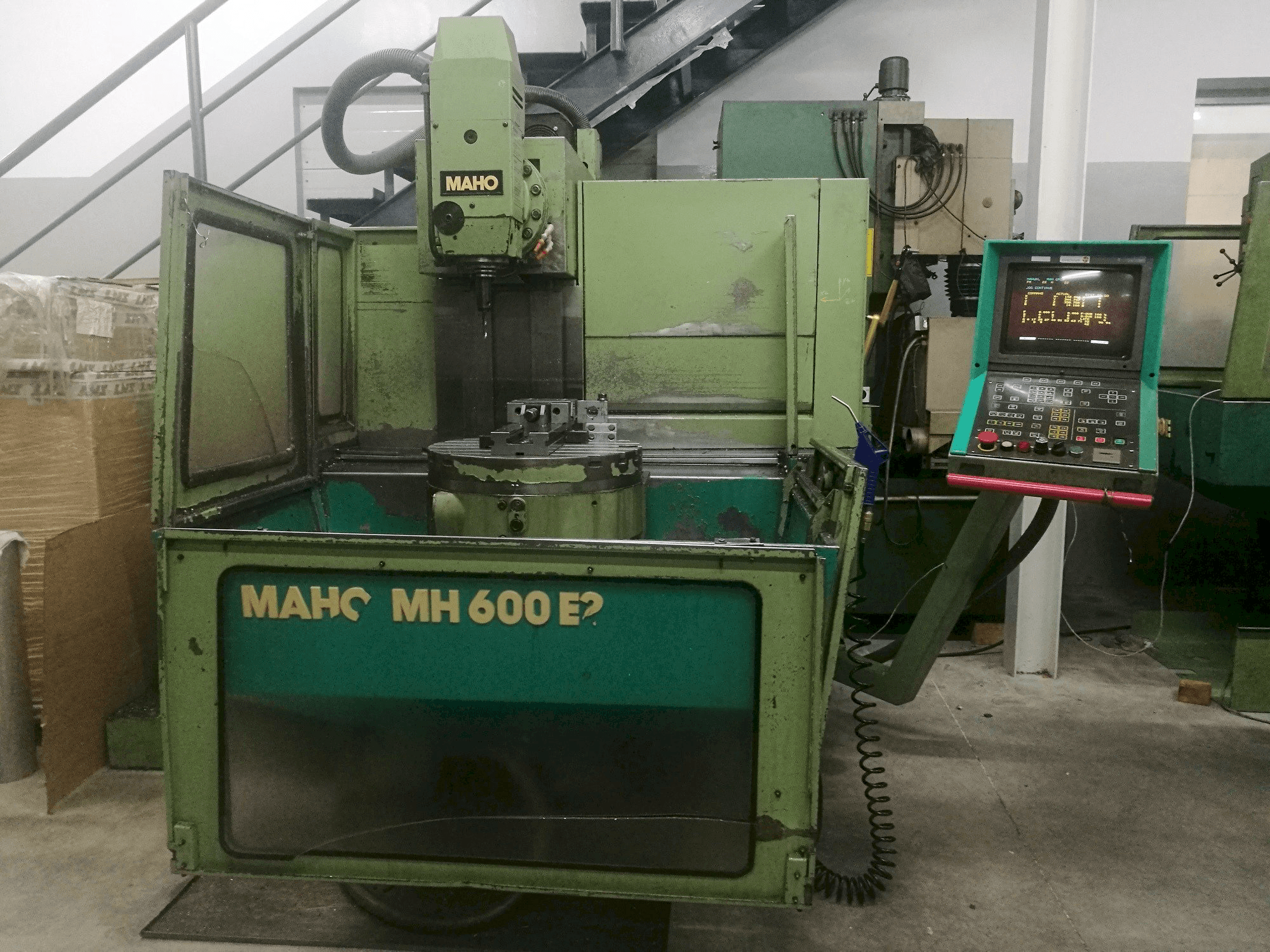 Maho MH 600 E2-maskinen framifrån