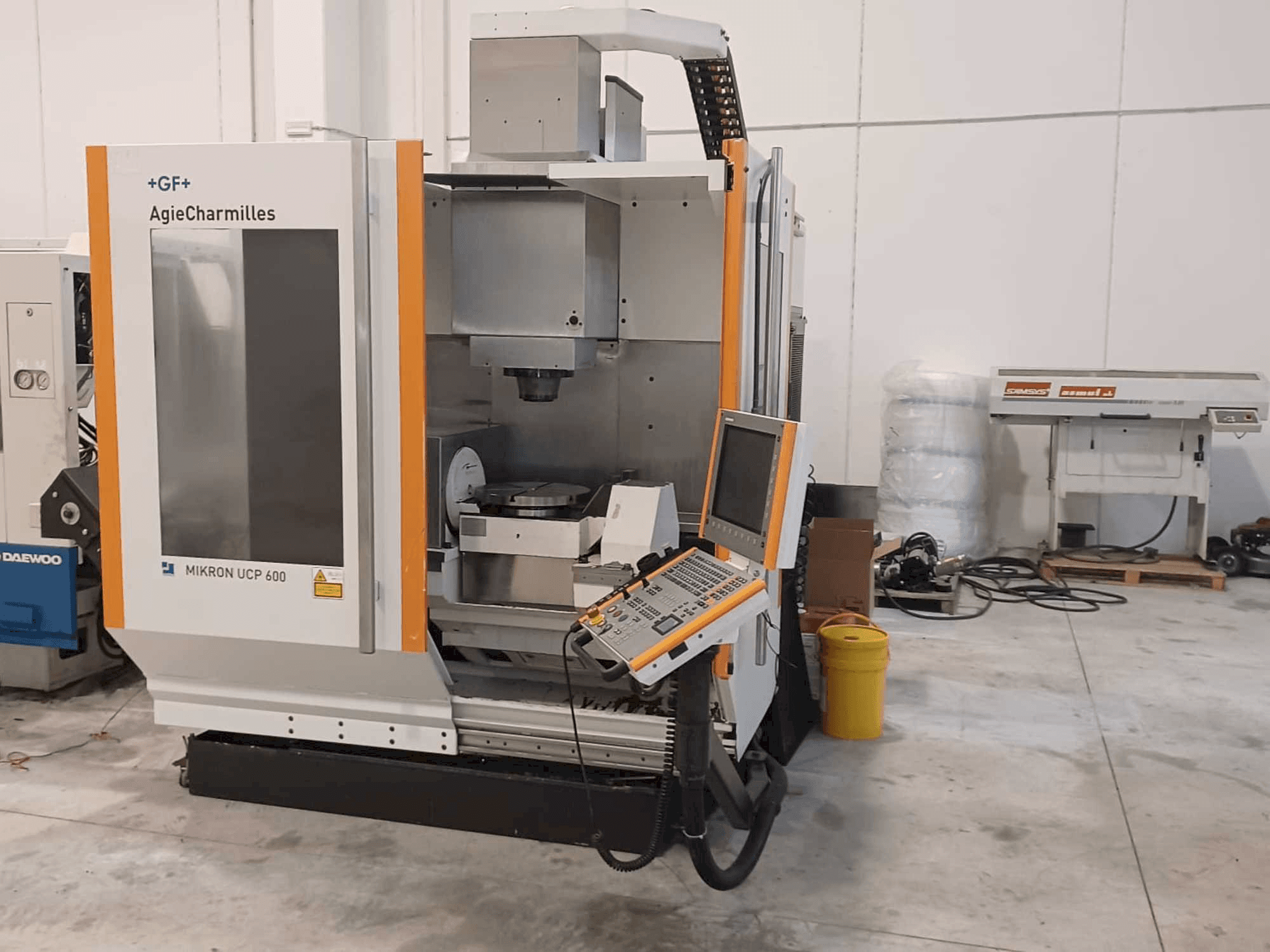 AgieCharmilles Mikron UCP 600-maskinen framifrån