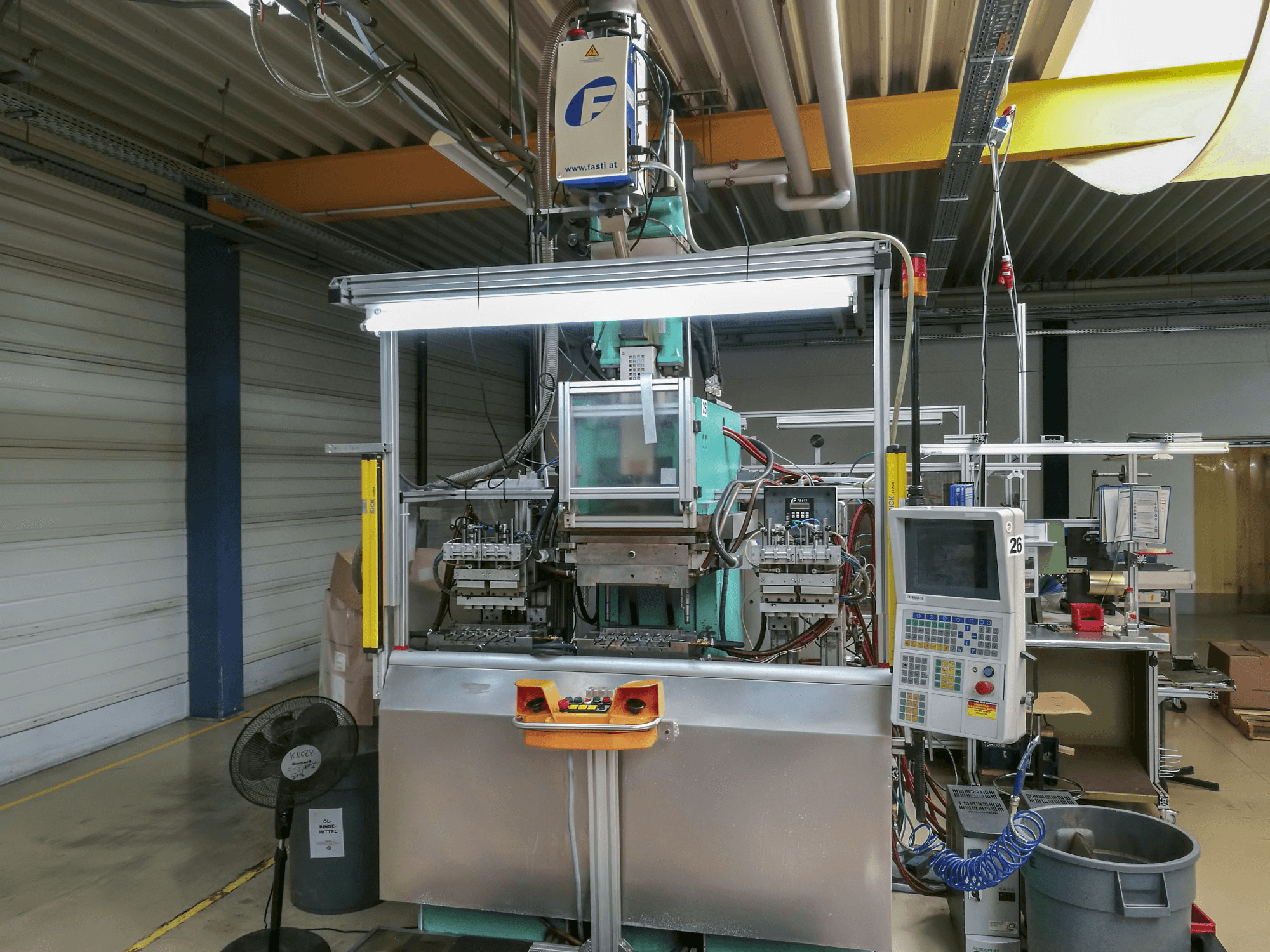 Arburg 270C 400-100-maskinen framifrån