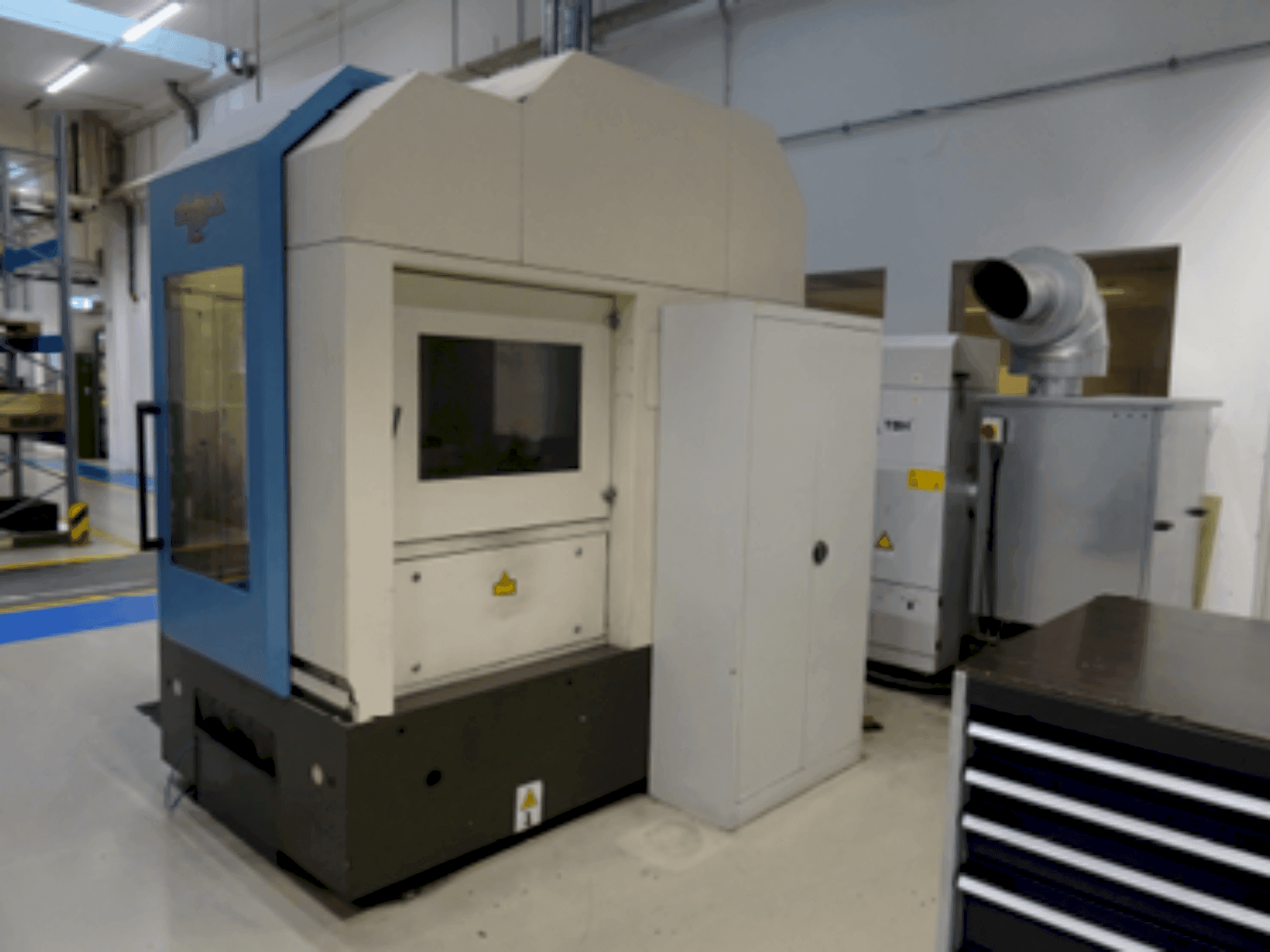 Roders RFM 760-maskinen sedd från vänster