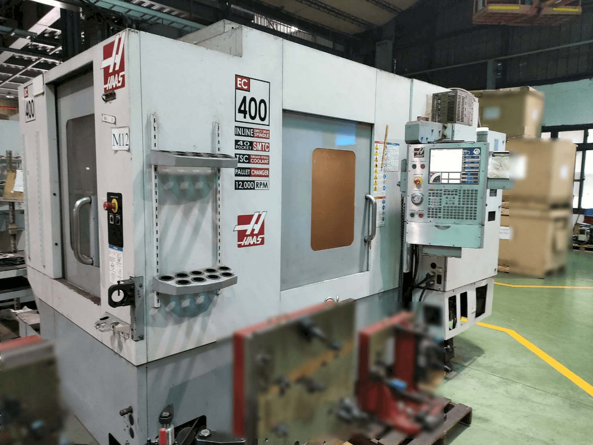 HAAS EC-400-maskinen framifrån