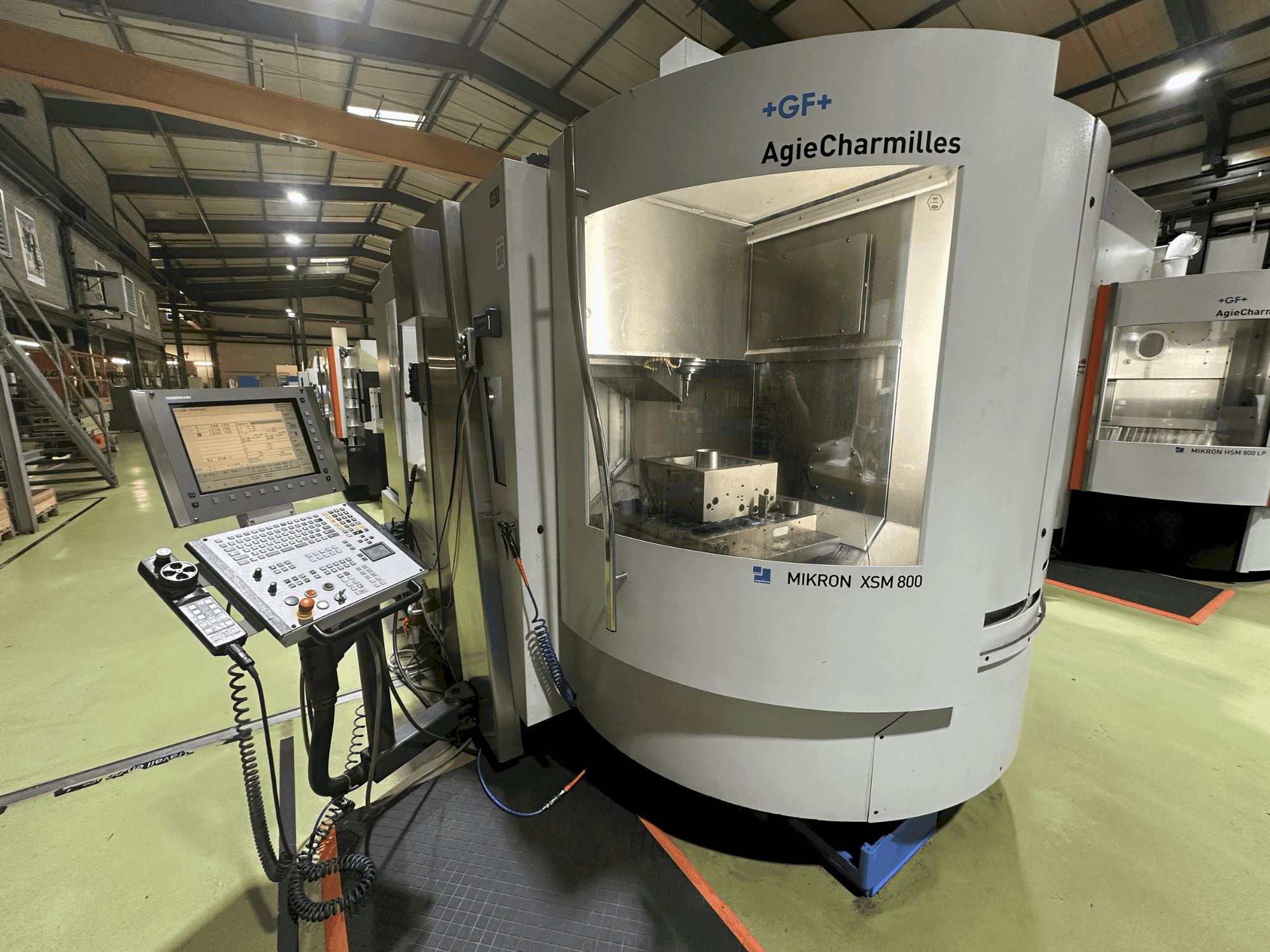 +GF+ AgieCharmilles Mikron XSM 800-maskinen framifrån