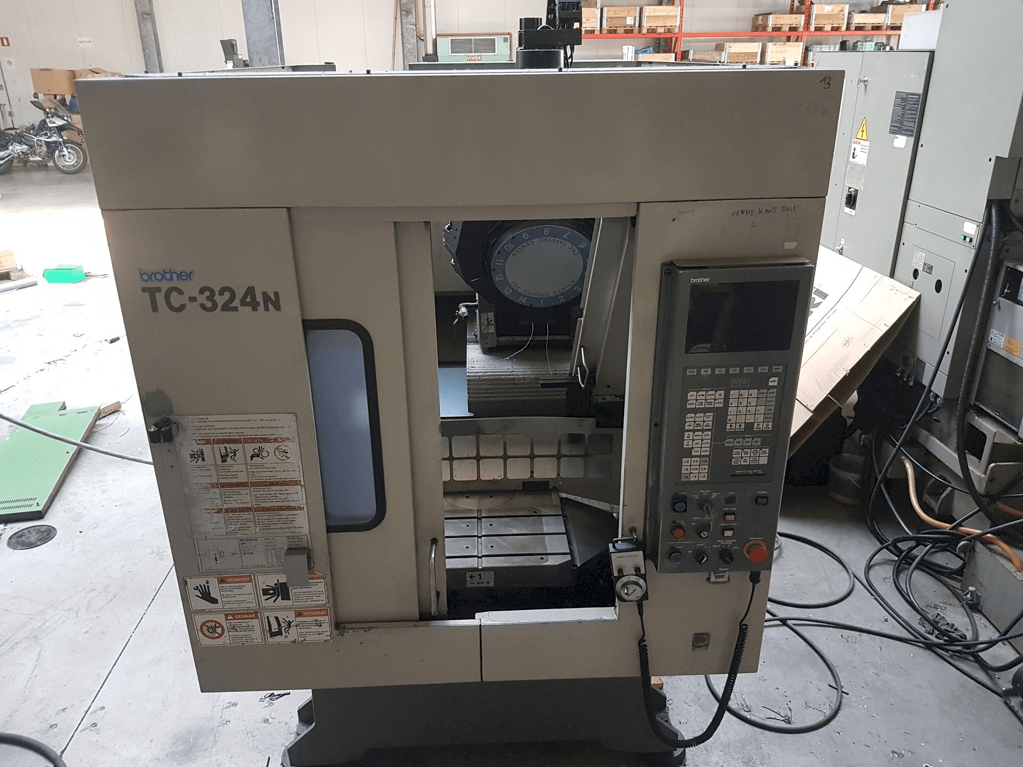 Brother TC-324N-maskinen framifrån