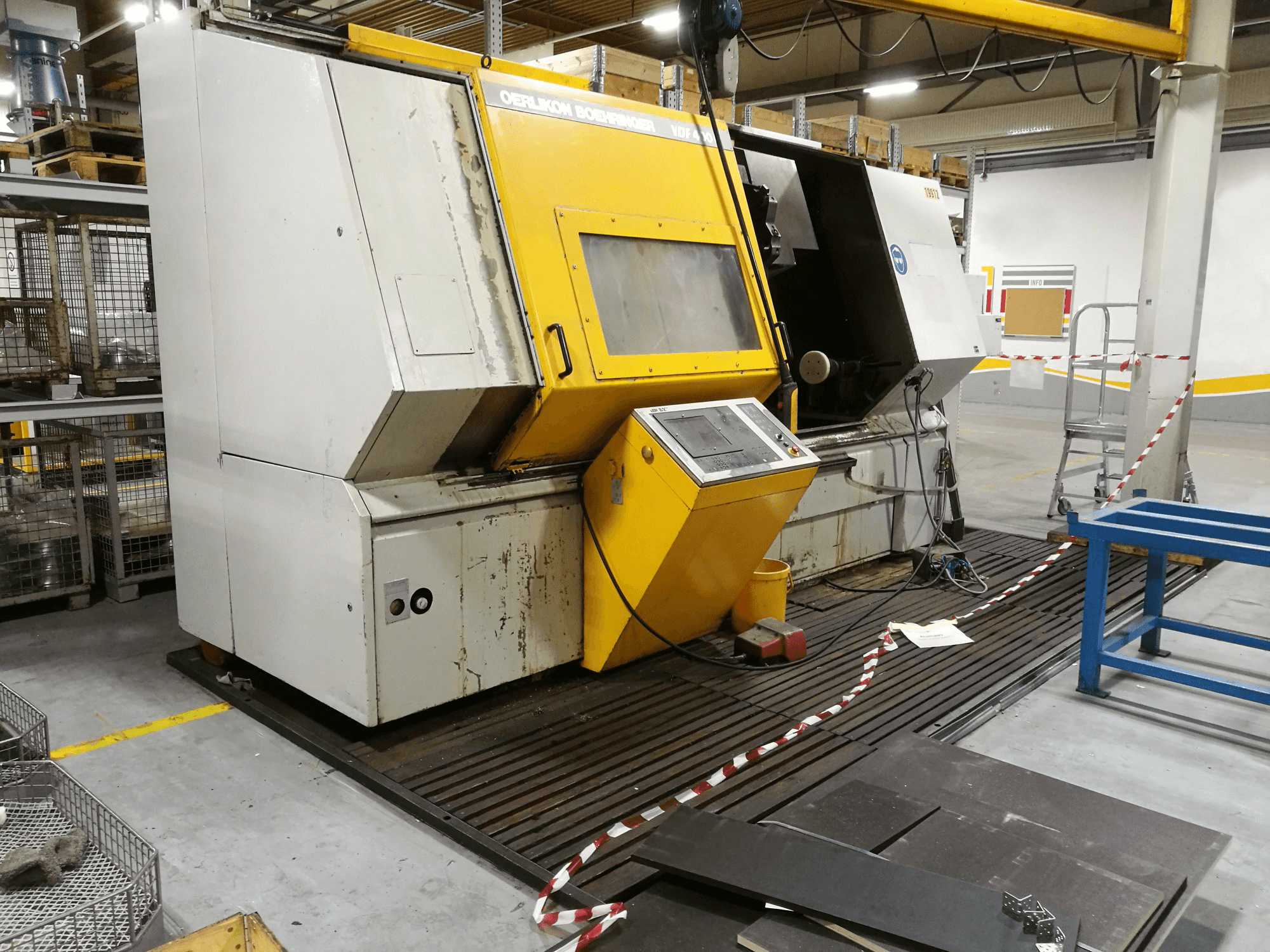 OERLIKON BOEHRINGER-maskinen sedd från vänsterVDF400C-F