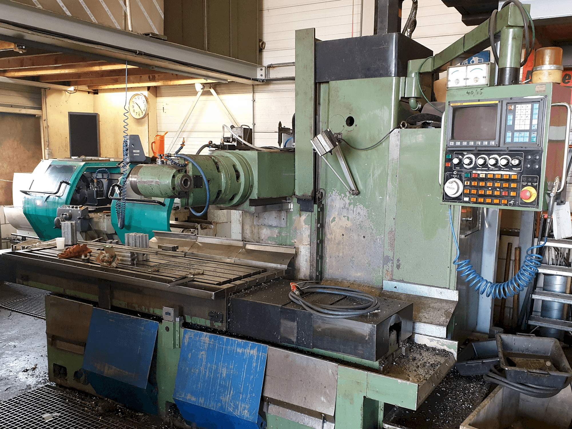 YCM-maskinen framifrånX 1800